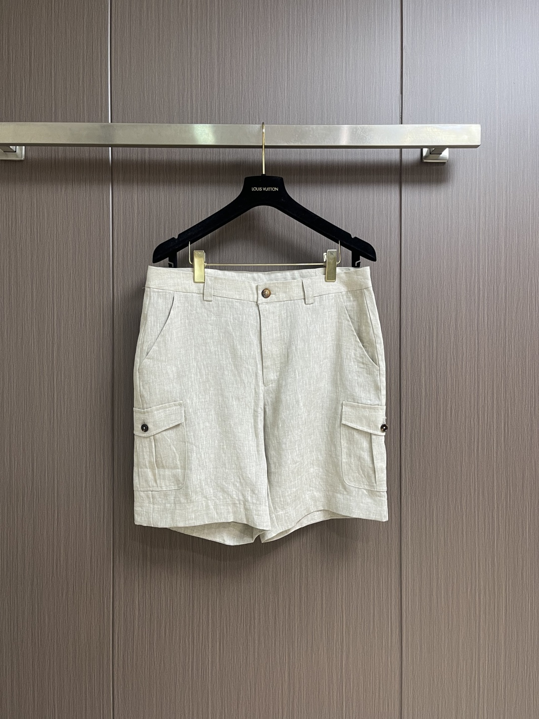 NO:848750,LP Loropiana 2026SS summer new solid color mid-calf casual business shorts, classic cotton linen summer twill shorts, modern and fashionable colors, light and breathable fabric feel, cool and not greasy when worn close to the body, bringing you the ultimate comfortable wearing experience in the hot summer. Sizes M-3XL  Hips 124, pants length 51.5, 2XL, waist 96, hips 128, pants length 53, 3XL, waist 100, hips 132, pants length 54.5,,loro piana,loro piana,shorts,19860909LP Loropiana 2026SS夏季新款纯色中筒休闲商务短裤,经典棉质亚麻夏季斜纹短裤,配色现代时尚,面料触感轻薄透气,贴身穿着凉爽不腻身,在炎热的夏天给你带来极致舒适的穿着体验.尺码M-3XL  M码 腰围84 臀围116裤长48.5 L码 腰围88 臀围120 裤长50  XL码 腰围92 臀围124裤长51.5 2XL码 腰围96 臀围128裤长53 3XL码 腰围100 臀围132裤长54.5,,loro piana,loro piana,shorts,,Men's clothing