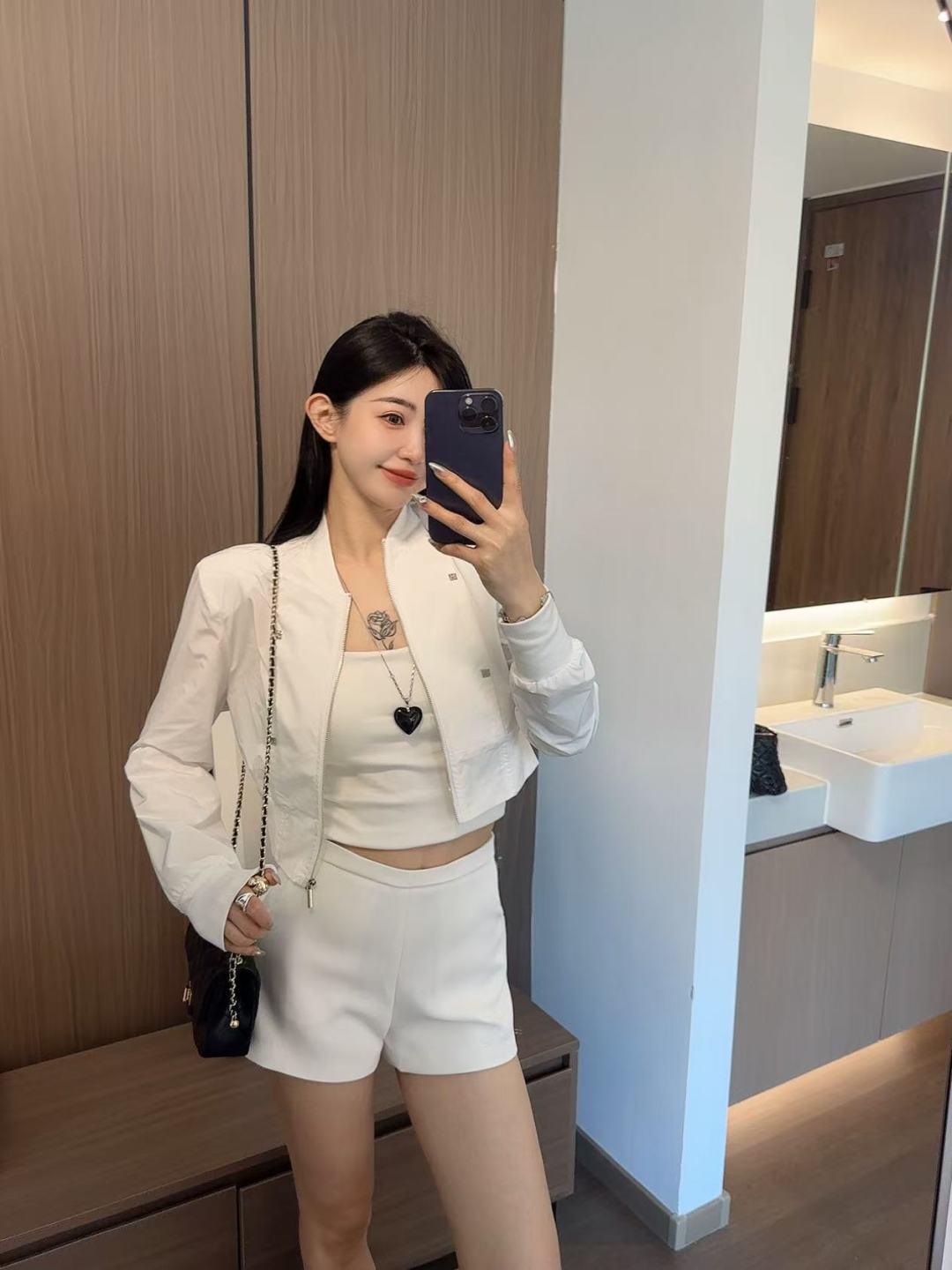 P552 HIGH-QUALITY WOMEN’S CLOTHING WITH PACKAGINGS OF VAN SHY. NEW SUNSCREEN