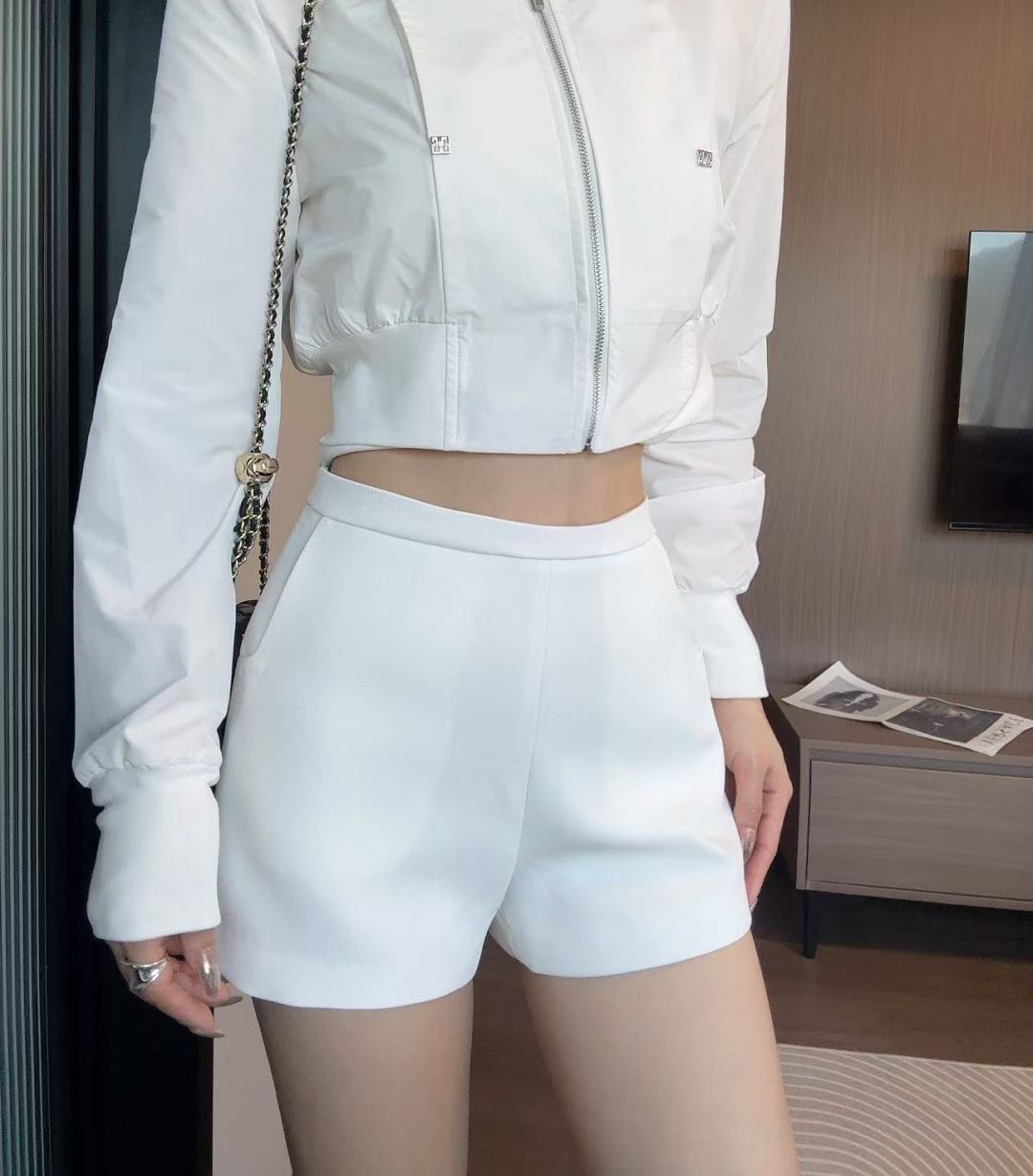 P357 High Quality Women’s Clothes with Packaging Sanctuary New pair of shorts sml in black and white - 图片 3