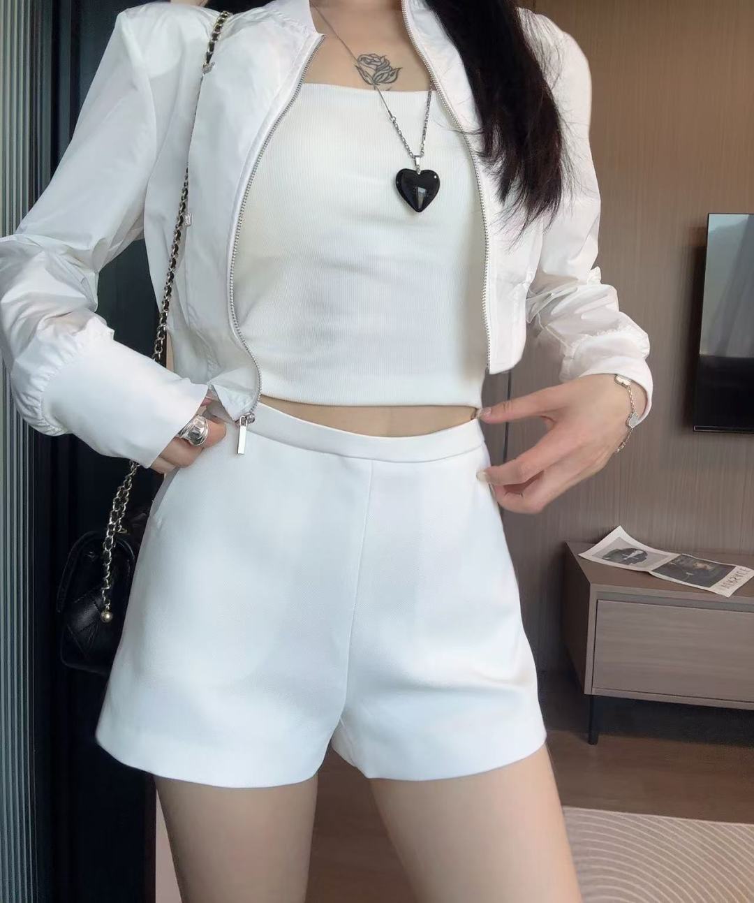 P357 High Quality Women’s Clothes with Packaging Sanctuary New pair of shorts sml in black and white - 图片 1