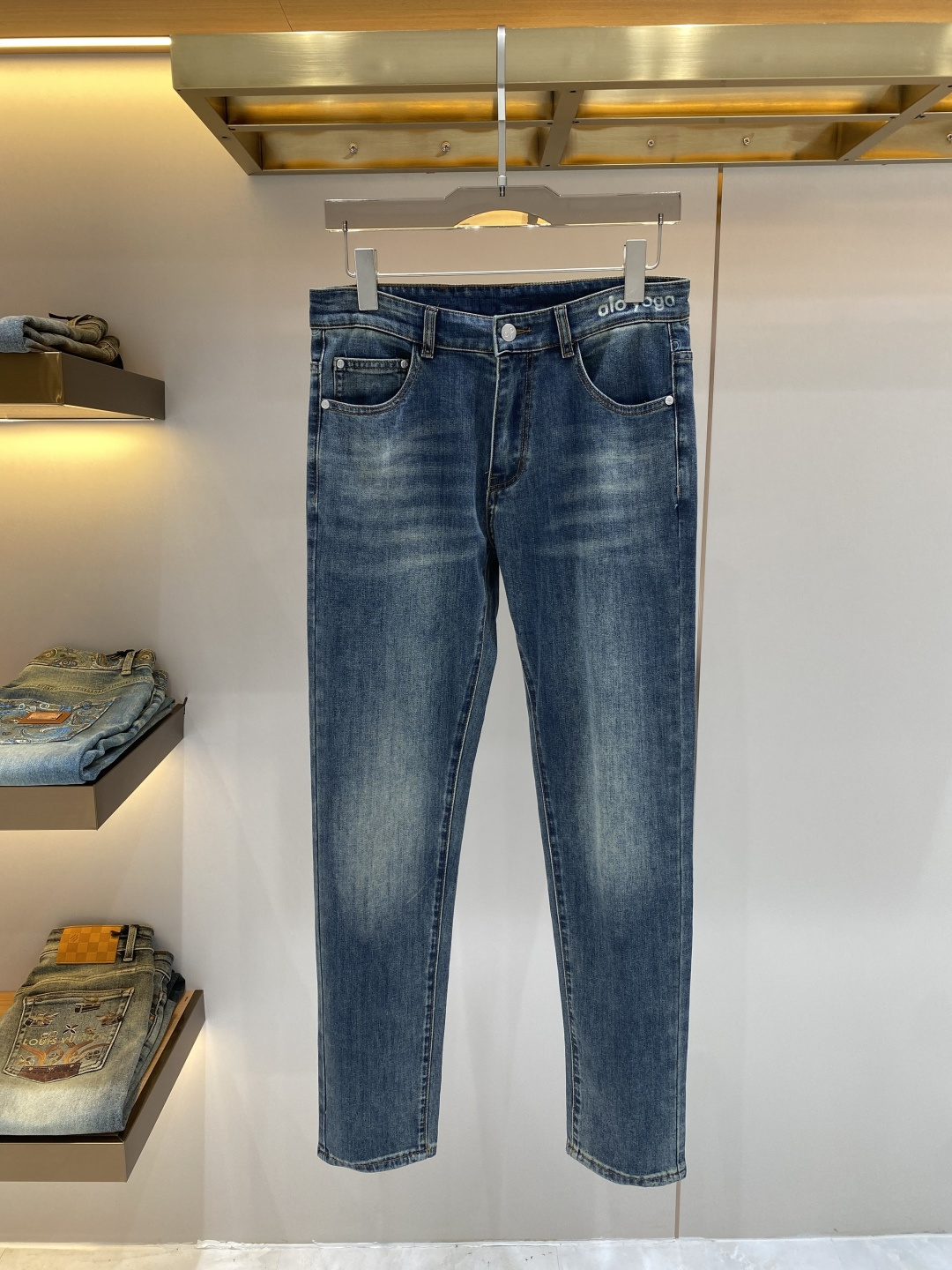 支持年后售后✅ 《𝙉𝙚𝙬🖤❤️alo 家》2026春款水洗休闲牛仔裤，进口原版水洗弹力面料，舒适有弹性，