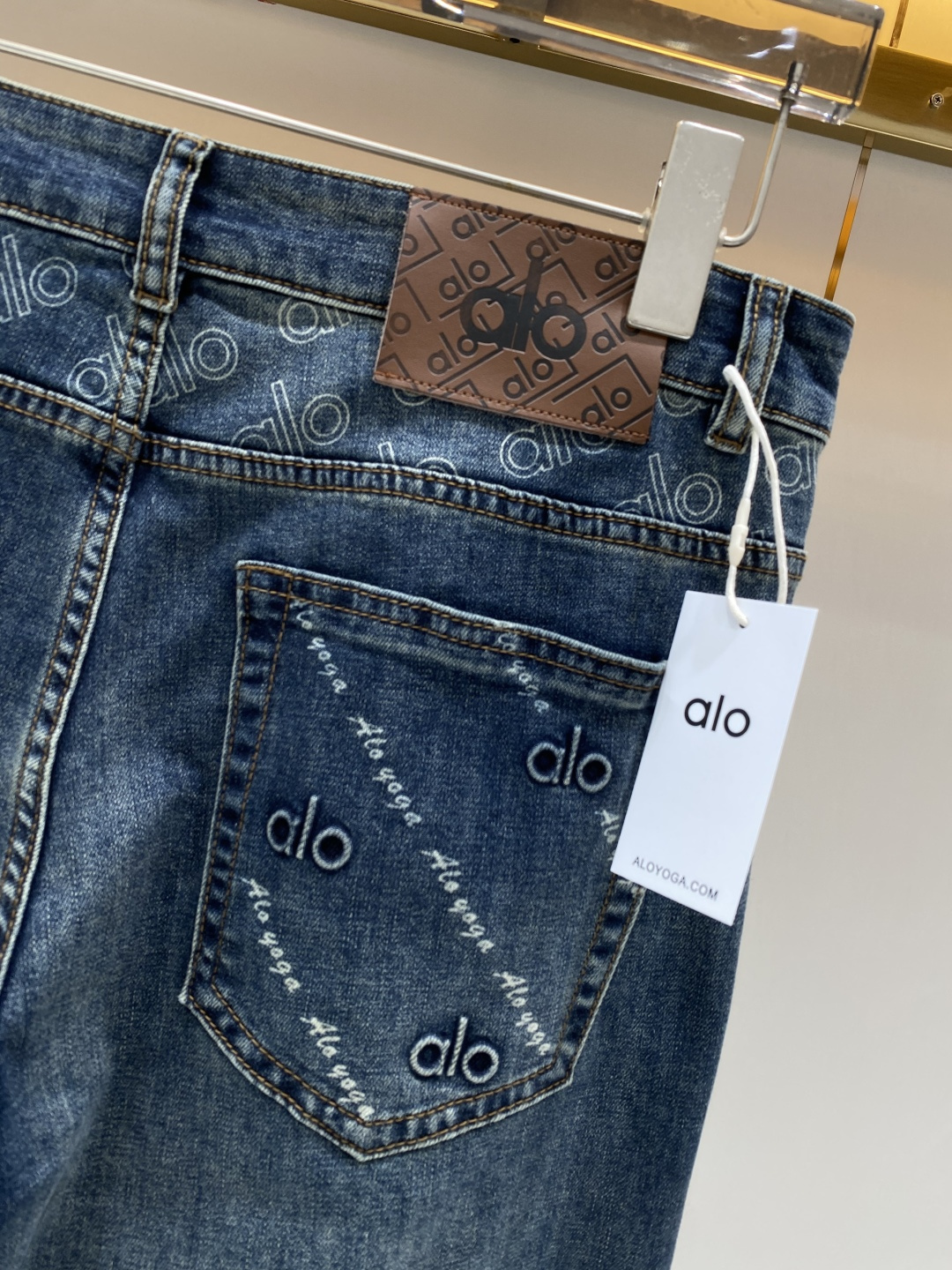 支持年后售后✅ 《𝙉𝙚𝙬🖤❤️alo 家》2026春款水洗休闲牛仔裤，进口原版水洗弹力面料，舒适有弹性，
