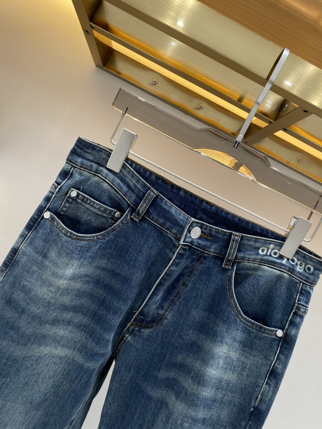 支持年后售后✅ 《𝙉𝙚𝙬🖤❤️alo 家》2026春款水洗休闲牛仔裤，进口原版水洗弹力面料，舒适有弹性，