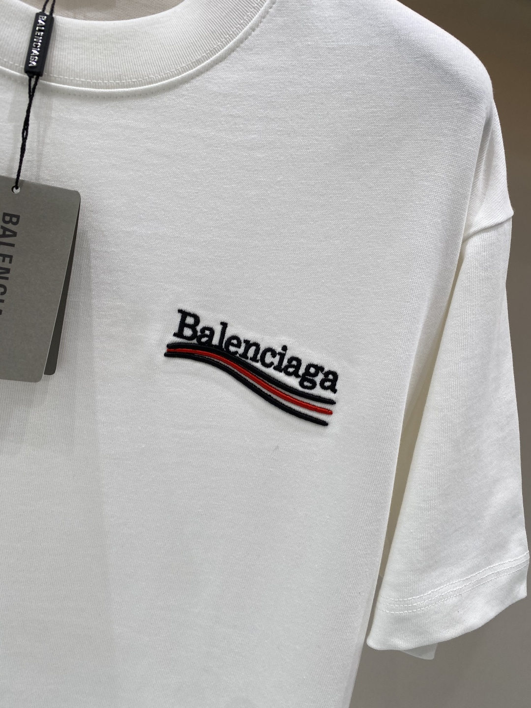 支持年后售后✅《𝙉𝙚𝙬🖤❤️巴黎家》2026新款首发专柜最新款短袖圆领T恤 高端订制 设计前卫时尚！刺绣