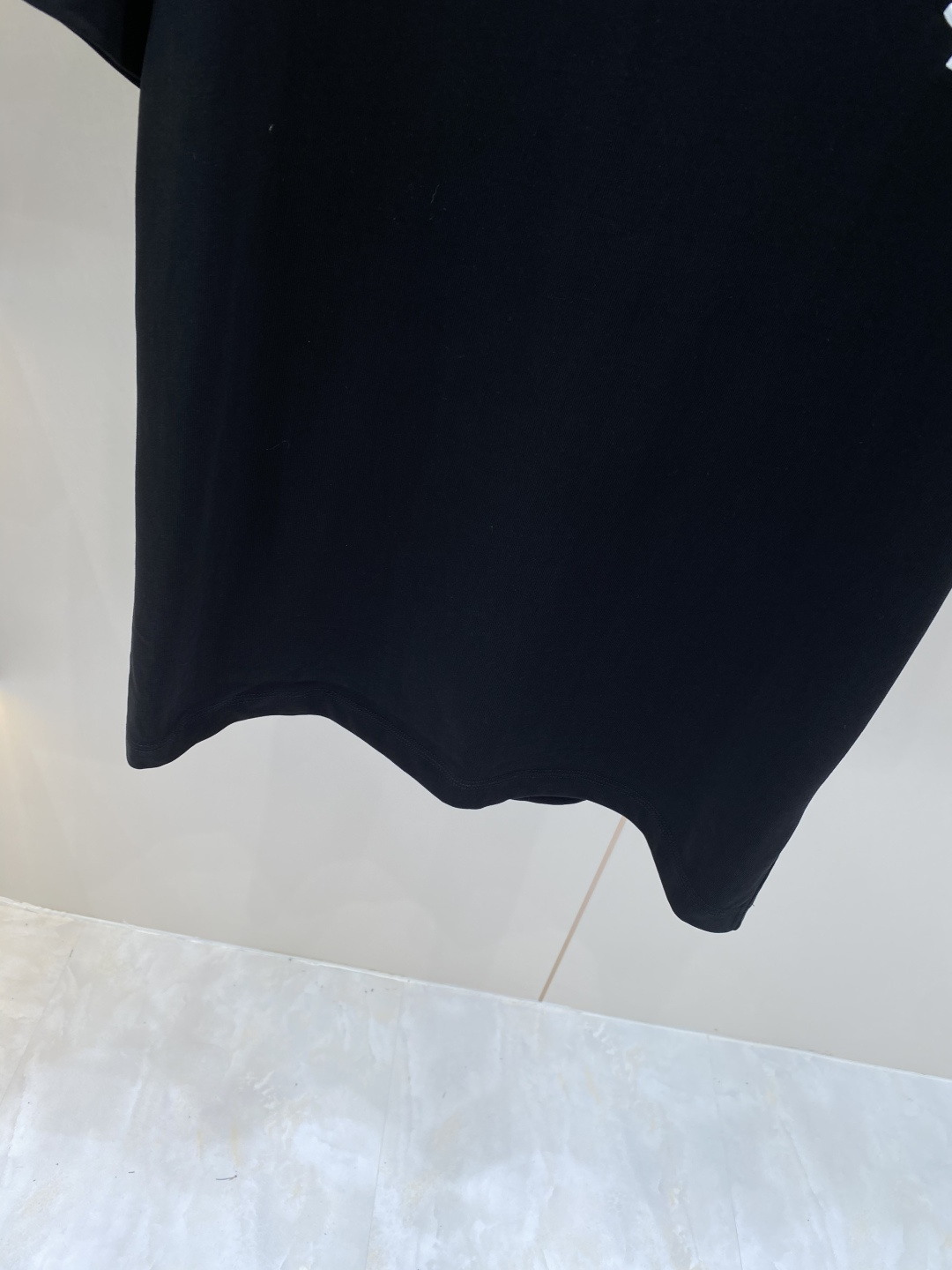 支持年后售后✅《𝙉𝙚𝙬🖤❤️圣罗家》2026短袖 顶级进口私货，高端字母短袖，时尚不失奢华 品质毋庸置疑