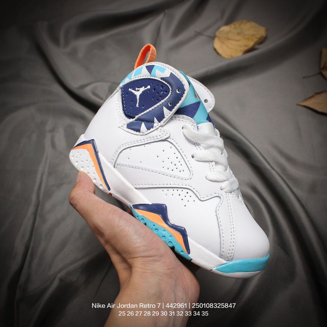 Jordan/乔丹 中大童学生的潮流童鞋❗️潮爹潮妈追寻的单品🎁采用贴膜牛培皮革鞋面材质，中底钢印及缜密拉帮效果❗️耐克乔丹Nike Air Jordan Retro 7乔丹AJ7代中帮复古休闲文化篮球鞋\