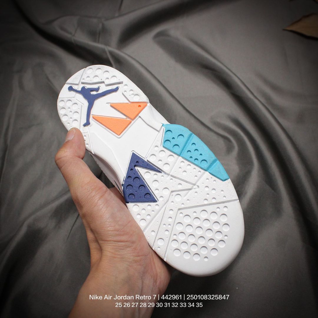 图片[5]-Jordan/乔丹 中大童学生的潮流童鞋❗️潮爹潮妈追寻的单品🎁采用贴膜牛培皮革鞋面材质，中底钢印及缜密拉帮效果❗️耐克乔丹Nike Air Jordan Retro 7乔丹AJ7代中帮复古休闲文化篮球鞋\” 442961 类型：童鞋 尺码：25 26 27 28 29 30 31 32 33 34 35-选品中心