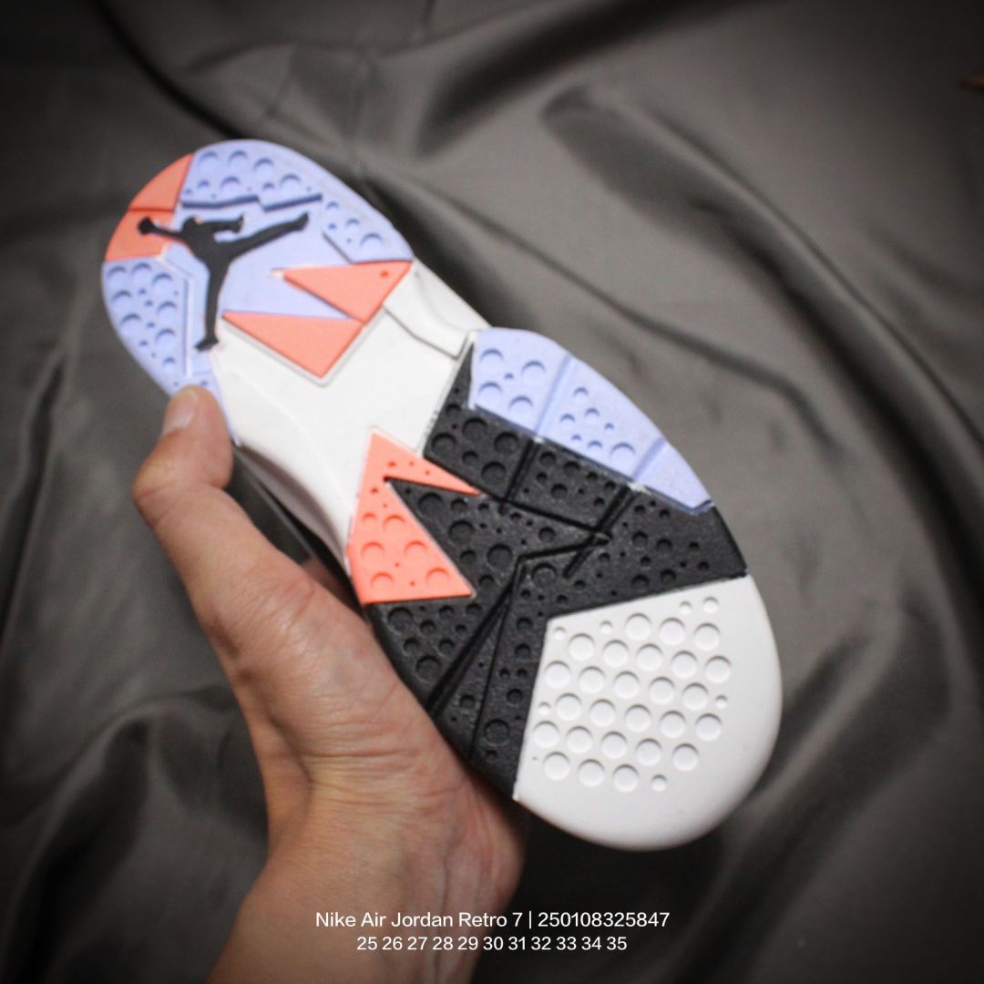 图片[5]-Jordan/乔丹 中大童学生的潮流童鞋❗️潮爹潮妈追寻的单品🎁采用贴膜牛培皮革鞋面材质，中底钢印及缜密拉帮效果❗️耐克乔丹Nike Air Jordan Retro 7乔丹AJ7代中帮复古休闲文化篮球鞋\” 类型：童鞋 尺码：25 26 27 28 29 30 31 32 33 34 35-选品中心