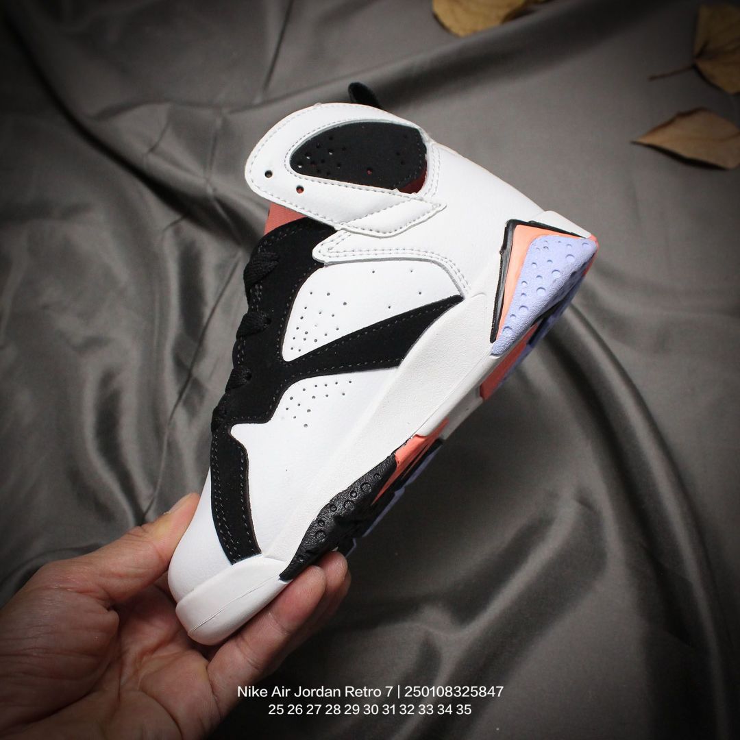 图片[3]-Jordan/乔丹 中大童学生的潮流童鞋❗️潮爹潮妈追寻的单品🎁采用贴膜牛培皮革鞋面材质，中底钢印及缜密拉帮效果❗️耐克乔丹Nike Air Jordan Retro 7乔丹AJ7代中帮复古休闲文化篮球鞋\” 类型：童鞋 尺码：25 26 27 28 29 30 31 32 33 34 35-选品中心