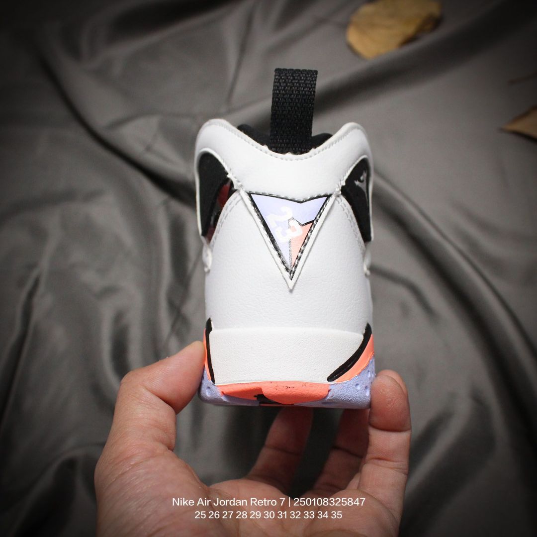 图片[4]-Jordan/乔丹 中大童学生的潮流童鞋❗️潮爹潮妈追寻的单品🎁采用贴膜牛培皮革鞋面材质，中底钢印及缜密拉帮效果❗️耐克乔丹Nike Air Jordan Retro 7乔丹AJ7代中帮复古休闲文化篮球鞋\” 类型：童鞋 尺码：25 26 27 28 29 30 31 32 33 34 35-选品中心