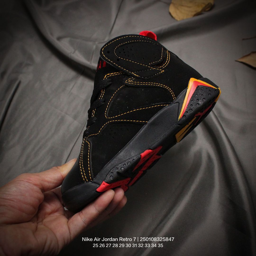 图片[3]-Jordan/乔丹 中大童学生的潮流童鞋❗️潮爹潮妈追寻的单品🎁采用贴膜牛培皮革鞋面材质，中底钢印及缜密拉帮效果❗️耐克乔丹Nike Air Jordan Retro 7乔丹AJ7代中帮复古休闲文化篮球鞋\” 类型：童鞋 尺码：25 26 27 28 29 30 31 32 33 34 35-选品中心