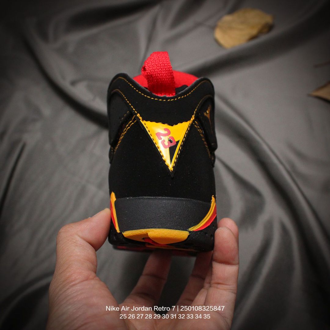 图片[4]-Jordan/乔丹 中大童学生的潮流童鞋❗️潮爹潮妈追寻的单品🎁采用贴膜牛培皮革鞋面材质，中底钢印及缜密拉帮效果❗️耐克乔丹Nike Air Jordan Retro 7乔丹AJ7代中帮复古休闲文化篮球鞋\” 类型：童鞋 尺码：25 26 27 28 29 30 31 32 33 34 35-选品中心