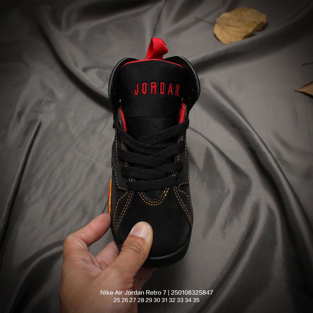 图片[2]-Jordan/乔丹 中大童学生的潮流童鞋❗️潮爹潮妈追寻的单品🎁采用贴膜牛培皮革鞋面材质，中底钢印及缜密拉帮效果❗️耐克乔丹Nike Air Jordan Retro 7乔丹AJ7代中帮复古休闲文化篮球鞋\” 类型：童鞋 尺码：25 26 27 28 29 30 31 32 33 34 35-选品中心