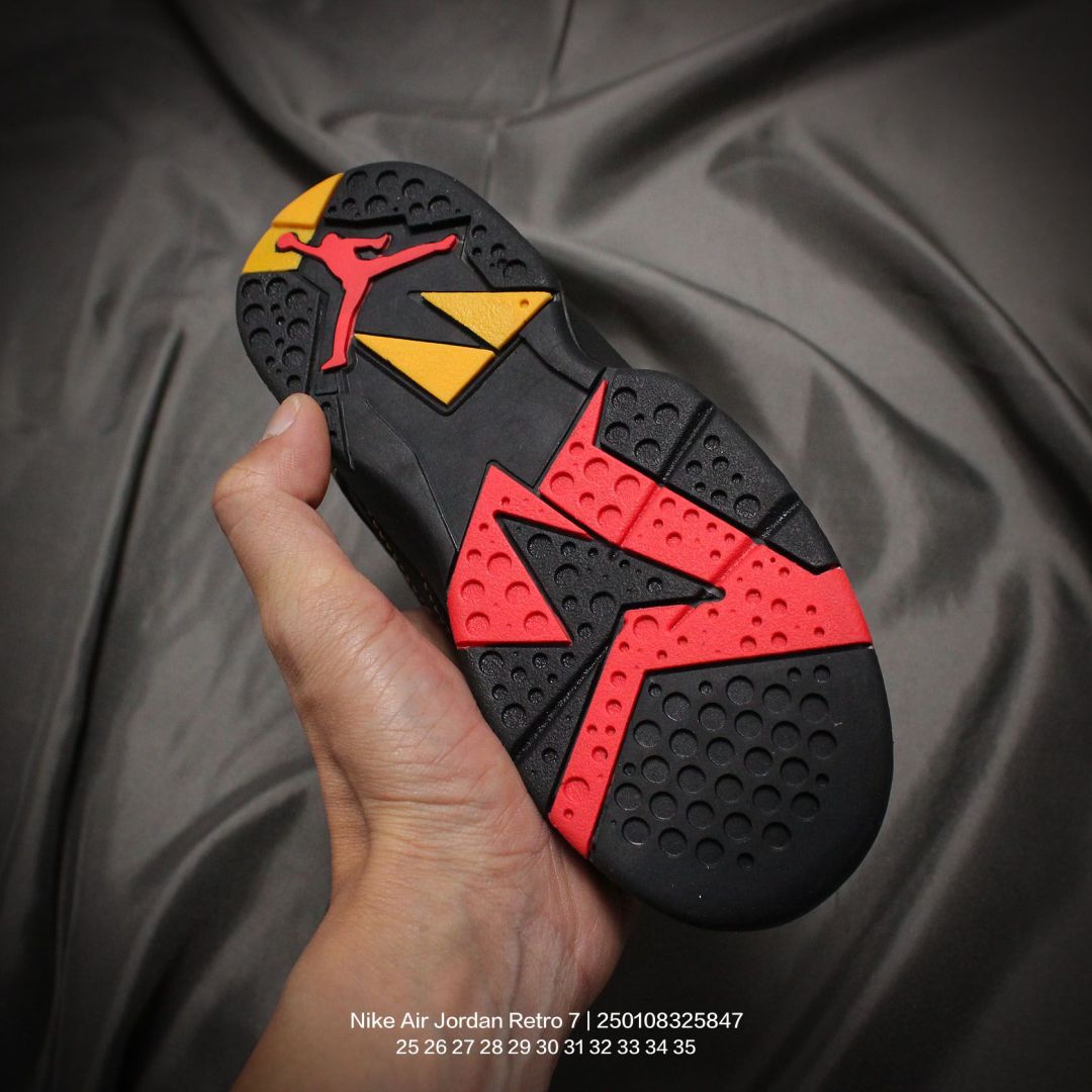 图片[5]-Jordan/乔丹 中大童学生的潮流童鞋❗️潮爹潮妈追寻的单品🎁采用贴膜牛培皮革鞋面材质，中底钢印及缜密拉帮效果❗️耐克乔丹Nike Air Jordan Retro 7乔丹AJ7代中帮复古休闲文化篮球鞋\” 类型：童鞋 尺码：25 26 27 28 29 30 31 32 33 34 35-选品中心