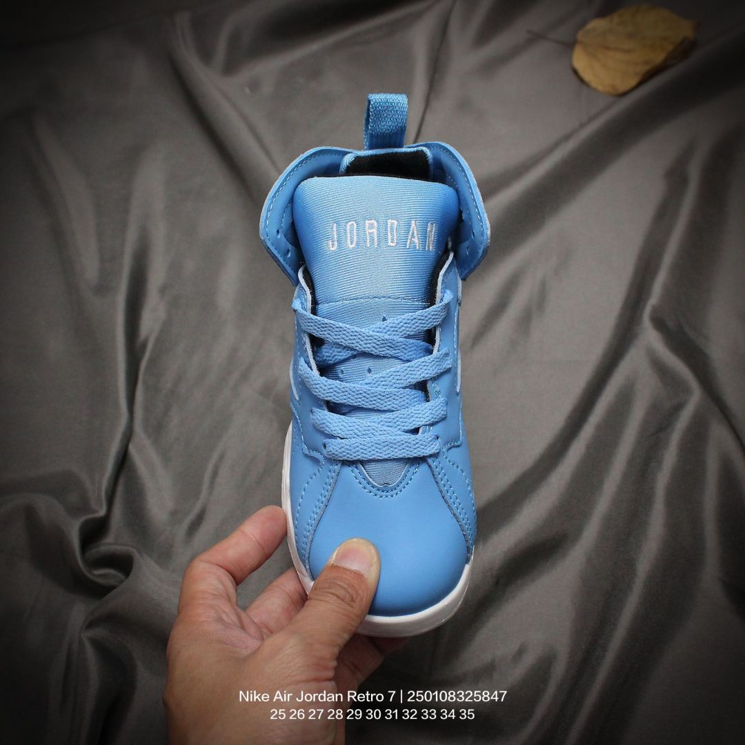 图片[2]-Jordan/乔丹 中大童学生的潮流童鞋❗️潮爹潮妈追寻的单品🎁采用贴膜牛培皮革鞋面材质，中底钢印及缜密拉帮效果❗️耐克乔丹Nike Air Jordan Retro 7乔丹AJ7代中帮复古休闲文化篮球鞋\” 类型：童鞋 尺码：25 26 27 28 29 30 31 32 33 34 35-选品中心