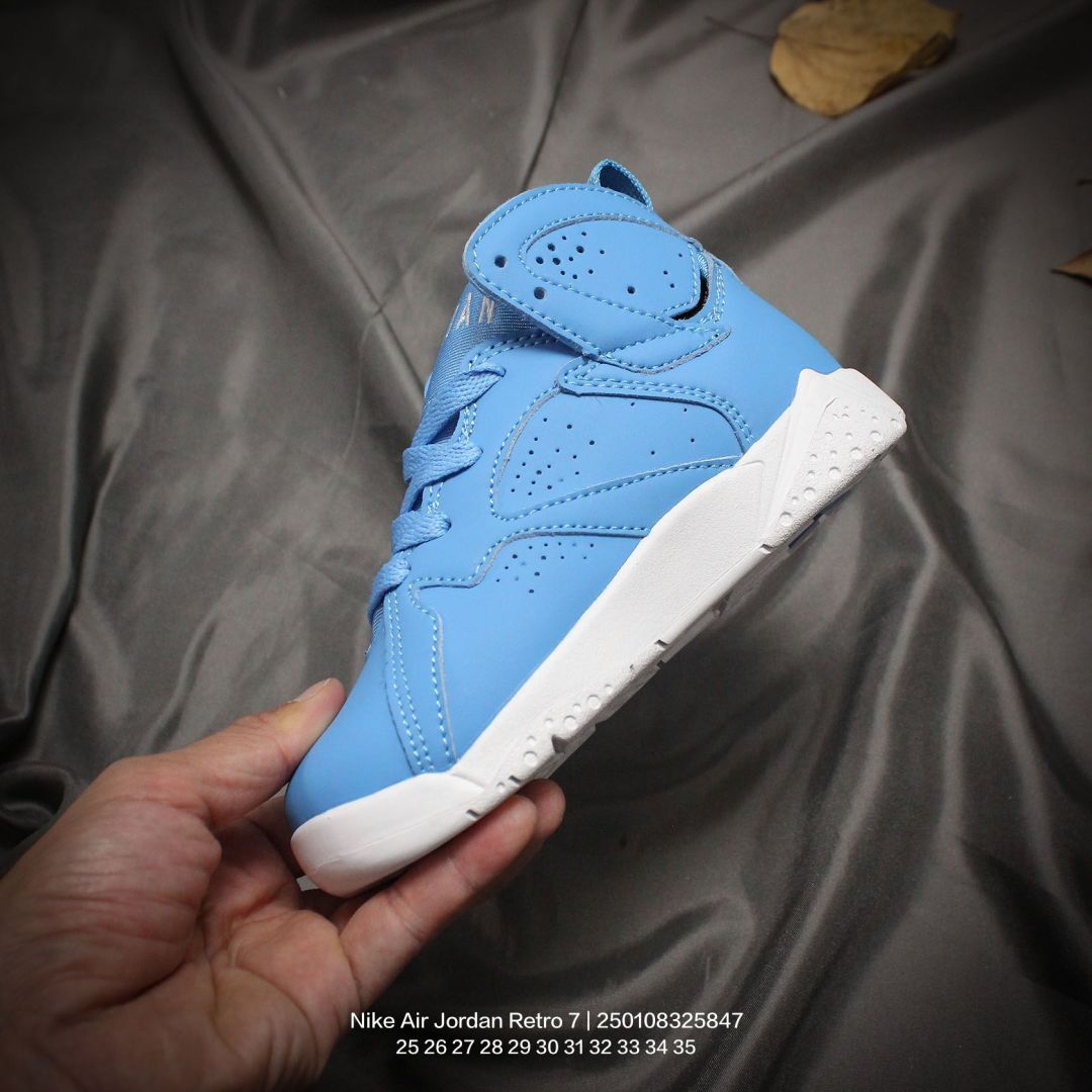 图片[3]-Jordan/乔丹 中大童学生的潮流童鞋❗️潮爹潮妈追寻的单品🎁采用贴膜牛培皮革鞋面材质，中底钢印及缜密拉帮效果❗️耐克乔丹Nike Air Jordan Retro 7乔丹AJ7代中帮复古休闲文化篮球鞋\” 类型：童鞋 尺码：25 26 27 28 29 30 31 32 33 34 35-选品中心