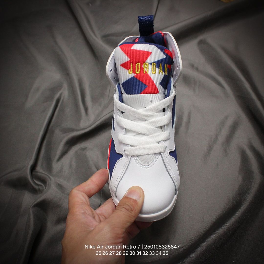 图片[2]-Jordan/乔丹 中大童学生的潮流童鞋❗️潮爹潮妈追寻的单品🎁采用贴膜牛培皮革鞋面材质，中底钢印及缜密拉帮效果❗️耐克乔丹Nike Air Jordan Retro 7乔丹AJ7代中帮复古休闲文化篮球鞋\” 类型：童鞋 尺码：25 26 27 28 29 30 31 32 33 34 35-选品中心