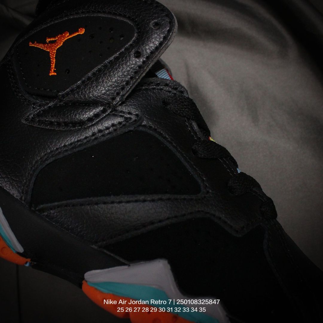 图片[6]-Jordan/乔丹 中大童学生的潮流童鞋❗️潮爹潮妈追寻的单品🎁采用贴膜牛培皮革鞋面材质，中底钢印及缜密拉帮效果❗️耐克乔丹Nike Air Jordan Retro 7乔丹AJ7代中帮复古休闲文化篮球鞋\” 类型：童鞋 尺码：25 26 27 28 29 30 31 32 33 34 35-选品中心