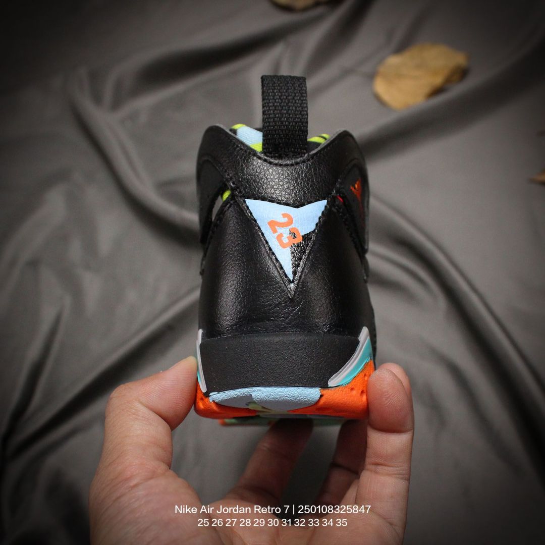 图片[4]-Jordan/乔丹 中大童学生的潮流童鞋❗️潮爹潮妈追寻的单品🎁采用贴膜牛培皮革鞋面材质，中底钢印及缜密拉帮效果❗️耐克乔丹Nike Air Jordan Retro 7乔丹AJ7代中帮复古休闲文化篮球鞋\” 类型：童鞋 尺码：25 26 27 28 29 30 31 32 33 34 35-选品中心