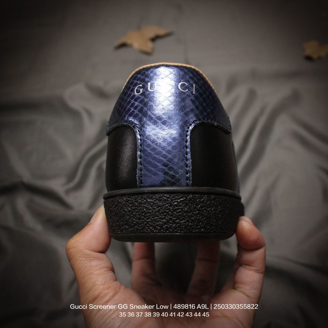 💰140
GUCCI/古驰 男女鞋广东原产品质，采用软感磨砂小牛皮及丹宁面料鞋面材质(轻度磨破做旧效果!!)，饰金属双G椭圆形珐琅细节，正确抓绒毛巾绒内里及皮革灌塑PU乳胶脚垫，外置做旧效果双层TPU防变形橡胶大底❗️意大利时装奢饰品牌·古驰Gucci Screener GG Sneaker Low 经典原型系列复古百搭老爹做旧休闲板 489816 A9L

类型：女鞋
码数：35 36 37 38 39 40
编码：250330355.822
