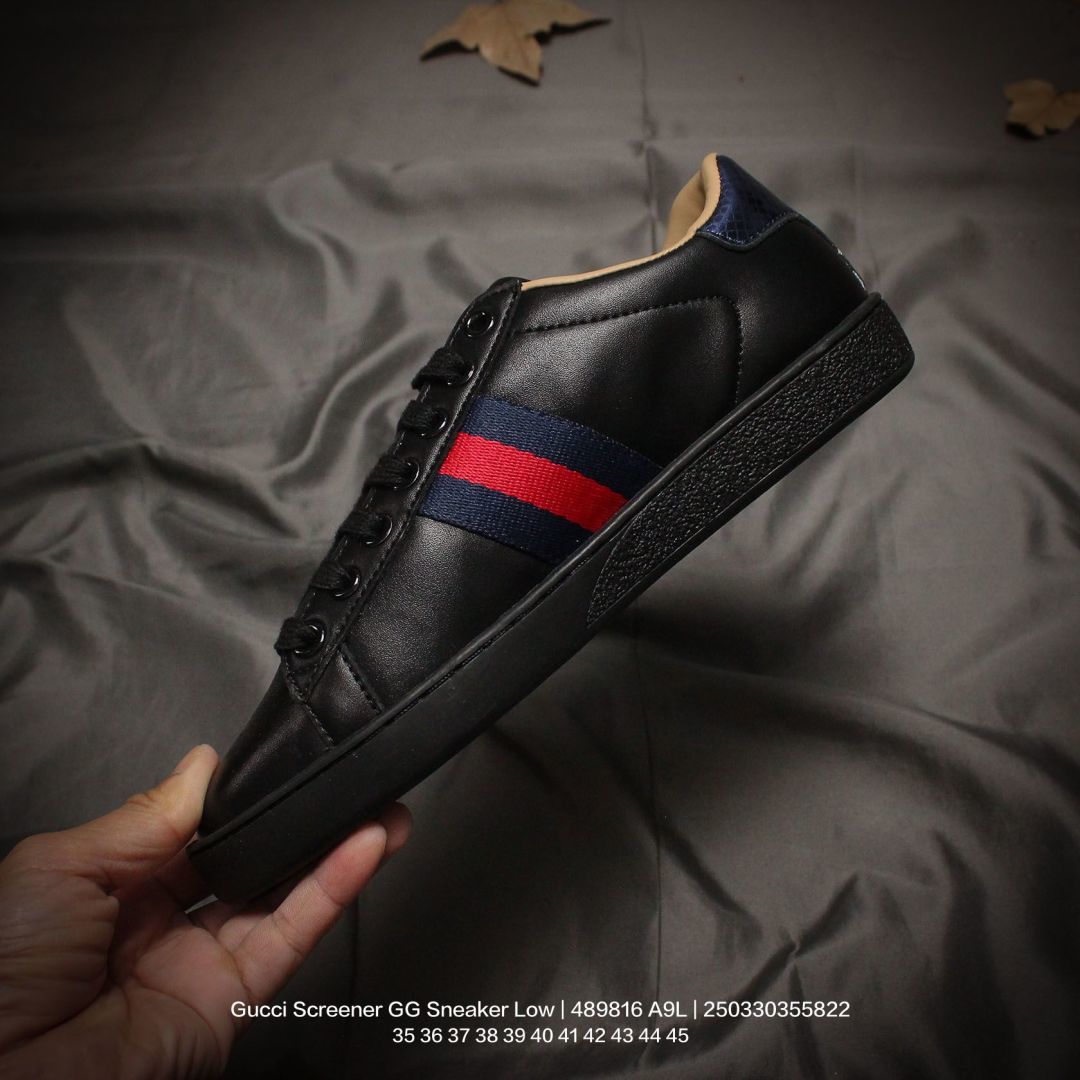 💰140
GUCCI/古驰 男女鞋广东原产品质，采用软感磨砂小牛皮及丹宁面料鞋面材质(轻度磨破做旧效果!!)，饰金属双G椭圆形珐琅细节，正确抓绒毛巾绒内里及皮革灌塑PU乳胶脚垫，外置做旧效果双层TPU防变形橡胶大底❗️意大利时装奢饰品牌·古驰Gucci Screener GG Sneaker Low 经典原型系列复古百搭老爹做旧休闲板 489816 A9L

类型：女鞋
码数：35 36 37 38 39 40
编码：250330355.822