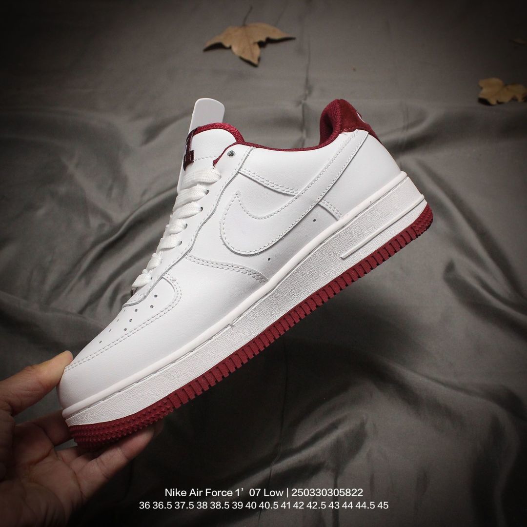 💰90
Nike/耐克 男女鞋真标半码制,升级原楦原纸版数据开发版型,采用硬质牛剖革鞋面材质,内置全掌Air Sole气垫❗官方新色,耐克Nike Air Force 1’07 Low"Mini Swoosh Pack"空军一号经典低帮百搭休闲运动板鞋“
类型:男女鞋
码数:36 36.5 37.5 38 38.5 39 40 40.5 41 42 42.5 43 44 44.5 45
编码:250330305.822