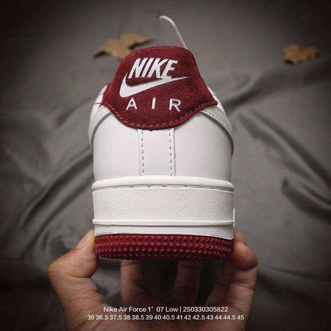 💰90
Nike/耐克 男女鞋真标半码制,升级原楦原纸版数据开发版型,采用硬质牛剖革鞋面材质,内置全掌Air Sole气垫❗官方新色,耐克Nike Air Force 1’07 Low"Mini Swoosh Pack"空军一号经典低帮百搭休闲运动板鞋“
类型:男女鞋
码数:36 36.5 37.5 38 38.5 39 40 40.5 41 42 42.5 43 44 44.5 45
编码:250330305.822