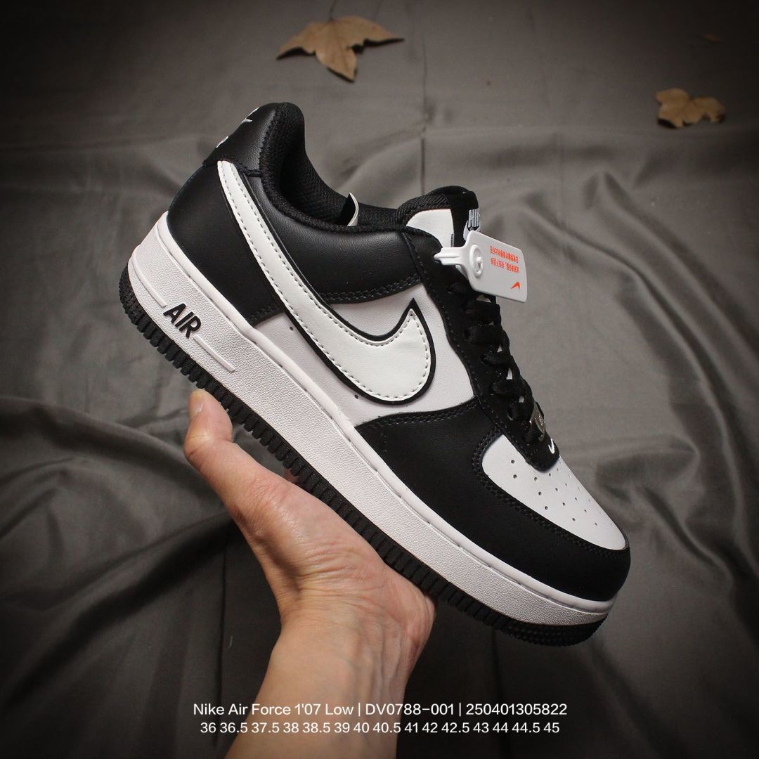 💰90
Nike/耐克 空军低帮 男女鞋真标带半码,原楦原纸版数据开发版型,采用硬质牛剖皮革鞋面材质,内置全掌Air Sole气垫❗官方新色,耐克Nike Air Force 1"07 Low"Black/White/Panda"空军一号经典低帮百搭休闲运动板鞋“黑白熊猫叠钩 DV0788-001
类型:男女鞋
码数:36 36.5 37.5 38 38.5 39 40 40.5 41 42 42.5 43 44 44.5 45
编码:250401305.822