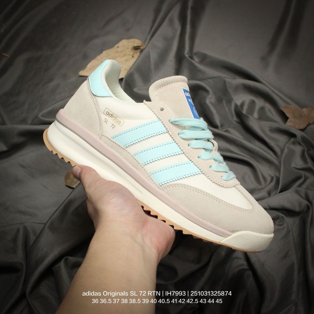 💰110
Adidas/阿迪达斯  SL 72厚底版系列 男女鞋半码制，采用翻毛皮组合牛津布鞋面材质，内嵌环保海玻璃鞋垫，内嵌仿爆中板组合中底搭载发泡模MD缓震物料，外置耐磨橡胶大底❗️不怕撞鞋又时髦！阿迪达斯adidas Originals SL 72 RTN 厚底版系列低帮增高百搭休闲运动板鞋“绿白生胶 IH7993

类型：男女鞋
码数：36 36.5 37 38 38.5 39 40 40.5 41 42 42.5 43 44 45
编码：251031325.874
