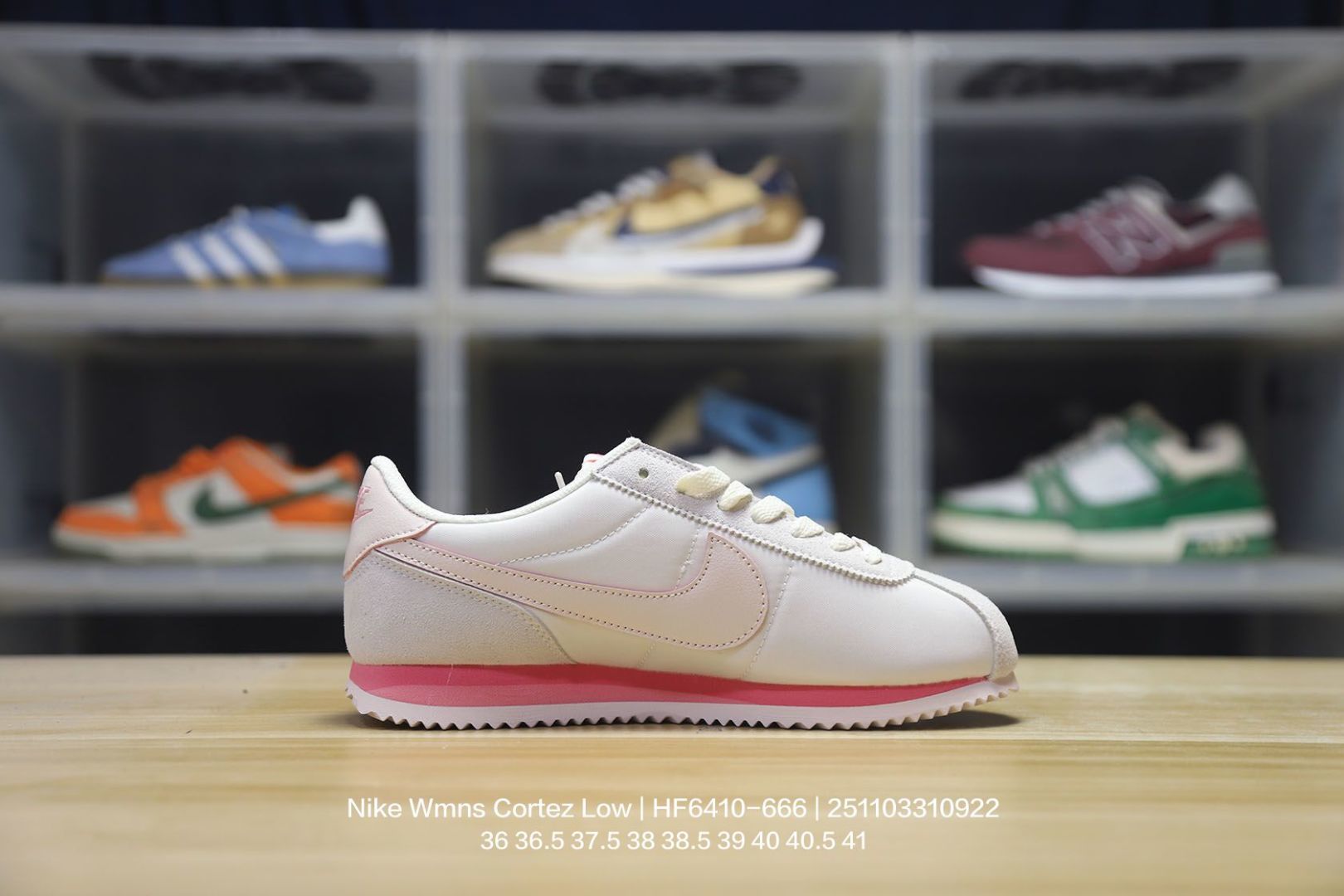 💰95
Nike/耐克 女鞋真标半码制,升级原楦原纸版开发版型,采用牛津布组合翻毛皮饰片鞋面材质,中底搭载双层EVA切片组合高密度发泡橡胶防滑外底❗️复古回归,初代跑鞋!耐克Nike Wmns Cortez Low"Light Soft Pink"阿甘初代系列低帮复古休闲运动慢跑鞋“米白浅粉红 HF6410-666
类型:女鞋
码数:36 36.5 37.5 38 38.5 39 40 40.5 41
编码:251103310.922