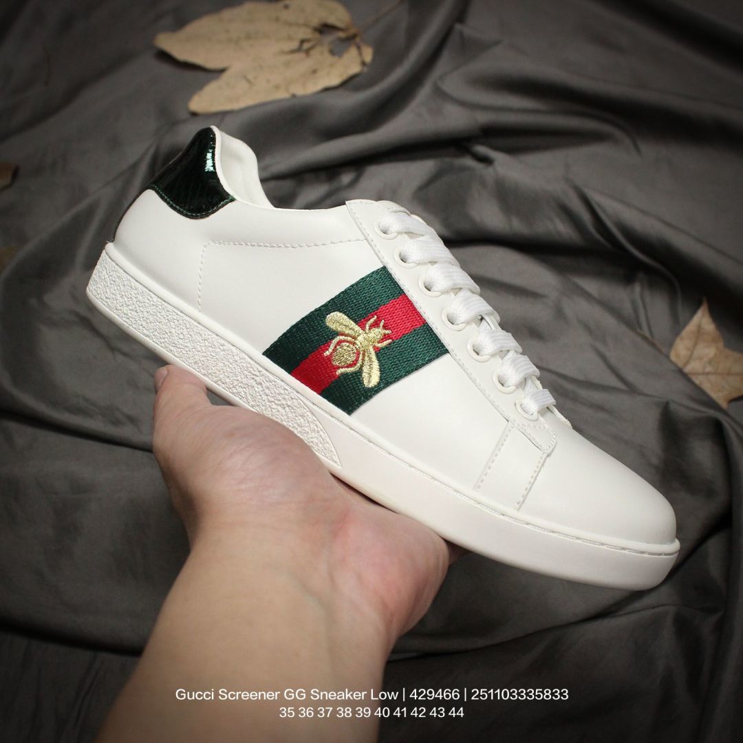 💰110
GUCCI/古驰 采用软感磨砂小牛皮及纯棉提花布鞋面材质,正确抓绒毛巾绒内里及头层皮革灌塑PU乳胶脚垫,外置做旧效果双层TPU防变形橡胶大底❗️意大利时装奢饰品牌·古驰Gucci Screener GG Sneaker Low 经典原型系列复古百搭老爹休闲板鞋 429466
类型:男女鞋
码数:35 36 37 38 39 40 41 42 43 44
编码:251103335.833