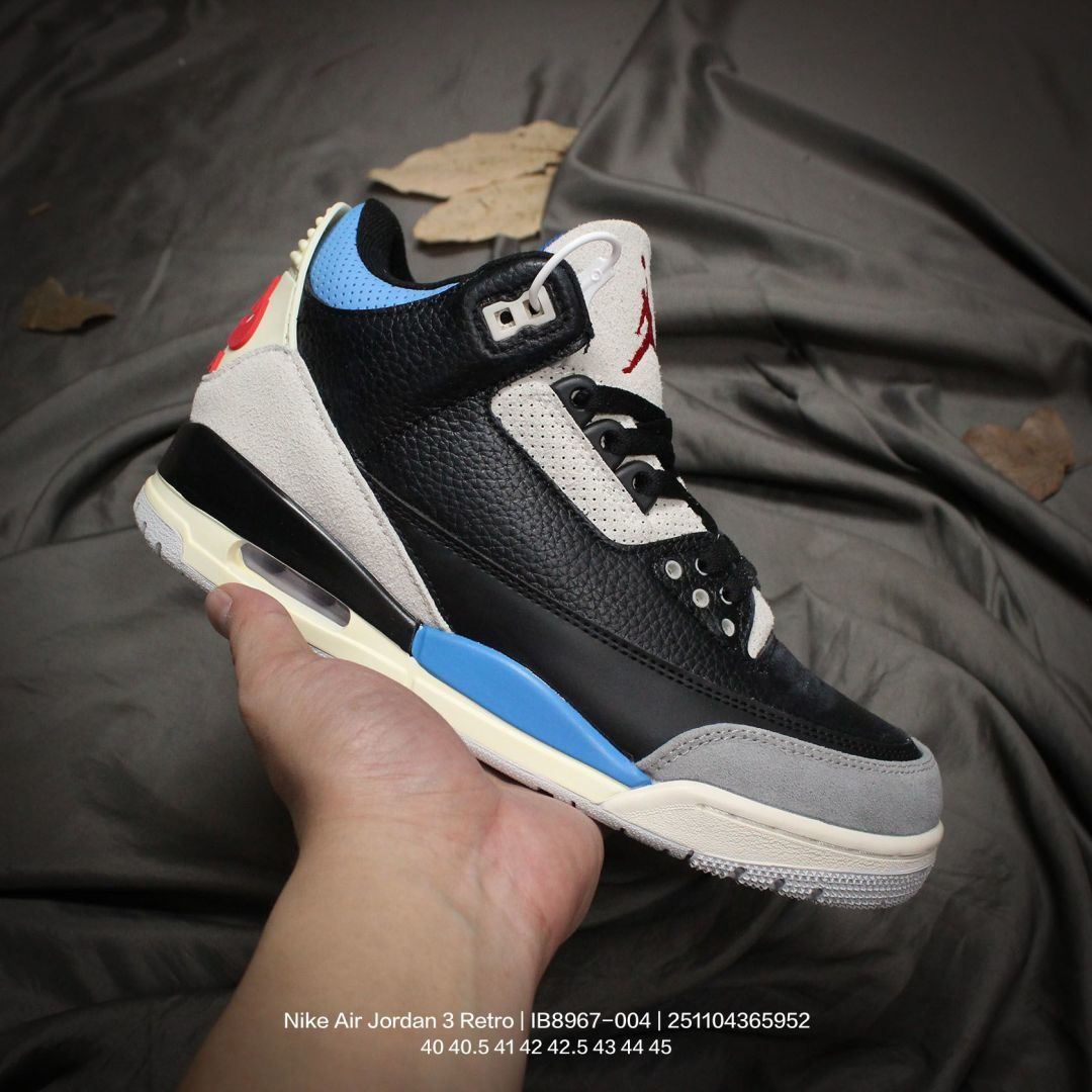 Jordan/乔丹 原楦原纸版开发,采用荔枝纹牛剖革组合牛巴磨砂革鞋面材质,中底PU内嵌开窗式Air缓震气垫,外置防滑耐磨橡胶大底❗️更像太阳配色,黑紫 耐克Nike Air Jordan 3 Retro"Court Purple"迈克尔·乔丹AJ3代中帮复古休闲运动文化篮球鞋“ IB8967-004 类型:男鞋 编码:251104365.952