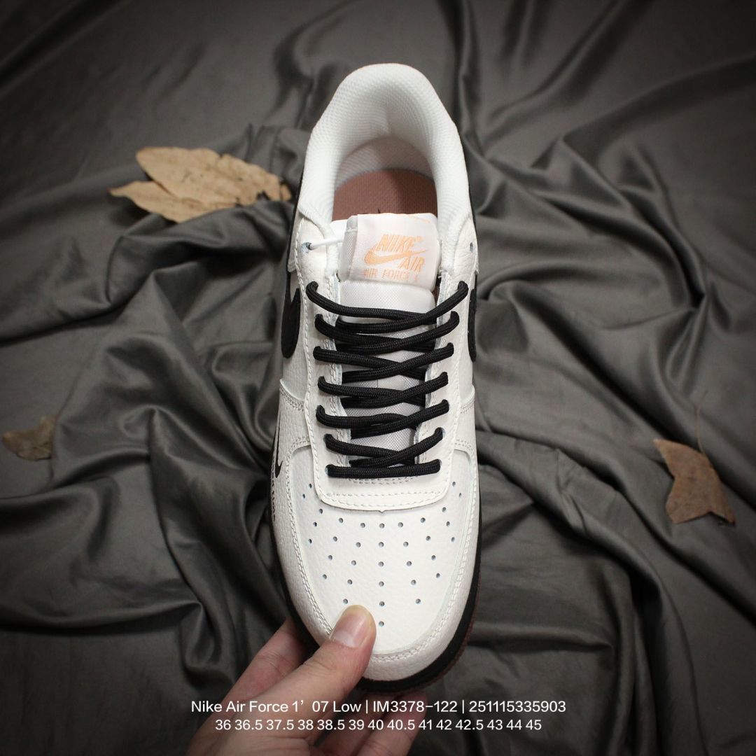 💰120 Nike/耐克 男女鞋真标半码制,原楦原纸版数据开发版型,采用硬质牛剖皮革鞋面材质,内置全掌Air Sole气垫❗官方新色,耐克Nike Air Force 1’07 Low"Sail/Fauna Brown"空军一号经典低帮百搭休闲运动板鞋“米白棕 IM3378-122 D 类型:男女鞋 码数:36 36.5 37.5 38 38.5 39 40 40.5 41 42 42.5 43 44 45 编码:251115335.903