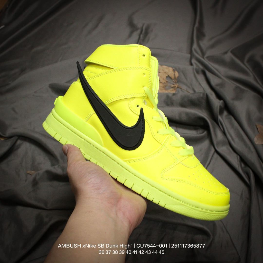 💰140
Nike/耐克 男女鞋真标半码制，升级原楦原纸版开发，采用软质粒皮鞋面材质，鞋垫嵌入缓震乳胶+Sole真气垫装置，原比值开发耐磨橡胶大底❗️冲破鞋身的超大钩子❗️ 携手日本时尚品牌AMBUSH xNike SB Dunk High"Black White"扣篮系列高帮休闲运动滑板板鞋扣篮系列高帮休闲运动滑板板鞋 CU7544-001

类型：男女鞋
码数：36 37 38 39 40 41 42 43 44 45
编码：251117365.877