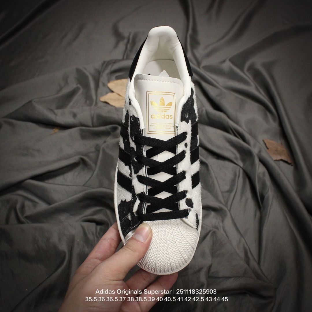 💰110
Adidas/阿迪达斯 男女鞋真标半码制,升级原楦原纸版开发,采用牛剖革鞋面材质,2020改良全包围鞋垫,正确2020版鞋底模具及扇贝头盖片❗阿迪达斯/三叶草Adidas Originals Superstar II 经典贝壳头系列低帮百搭休闲运动板鞋“
类型:男女鞋
码数: 35.5 36 36.5 37 38 38.5 39 40 40.5 41 42 42.5 43 44 45
编码:251118325.903