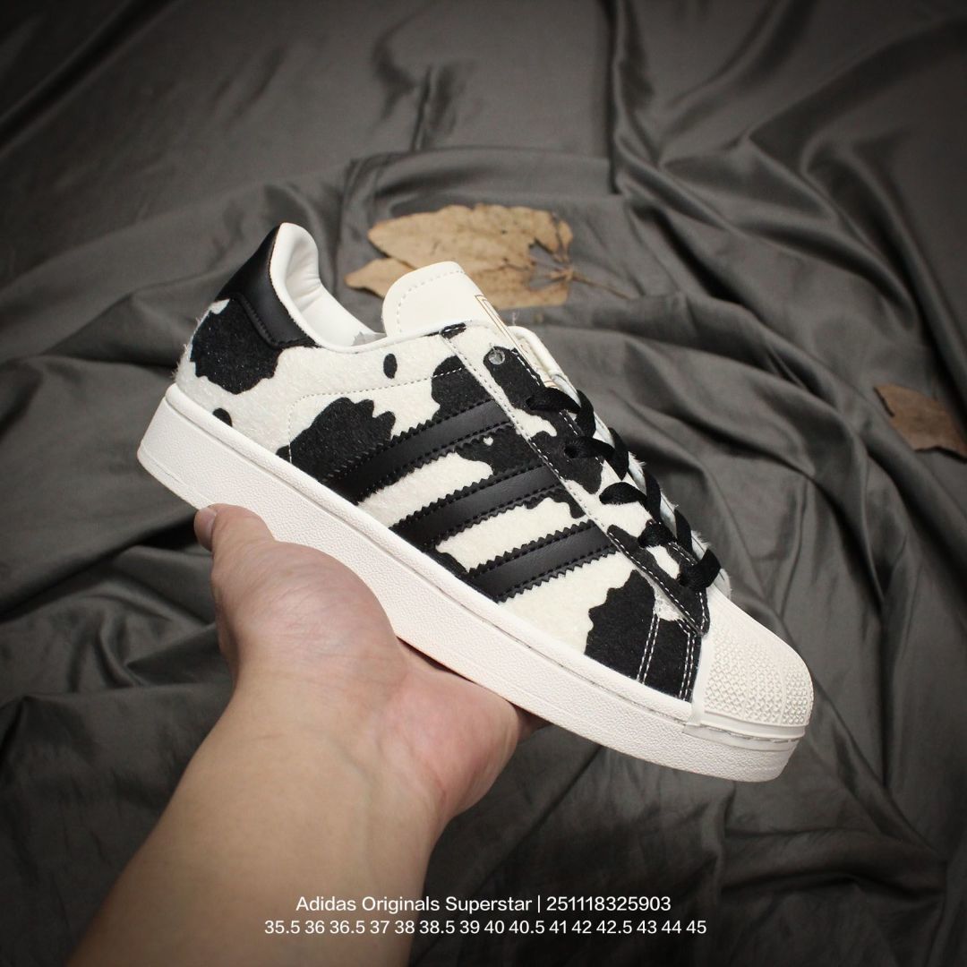 💰110
Adidas/阿迪达斯 男女鞋真标半码制，升级原楦原纸版开发，采用牛剖革鞋面材质，2020改良全包围鞋垫，正确2020版鞋底模具及扇贝头盖片❗阿迪达斯/三叶草Adidas Originals Superstar II 经典贝壳头系列低帮百搭休闲运动板鞋“ 

类型：男女鞋
码数： 35.5 36 36.5 37 38 38.5 39 40 40.5 41 42 42.5 43 44 45
编码：251118325.903