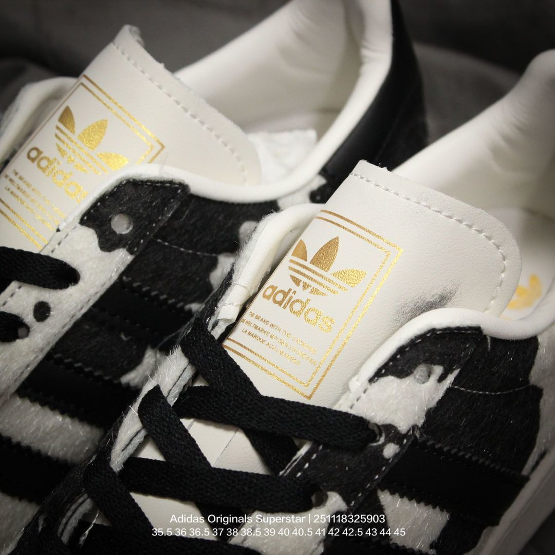 💰110
Adidas/阿迪达斯 男女鞋真标半码制,升级原楦原纸版开发,采用牛剖革鞋面材质,2020改良全包围鞋垫,正确2020版鞋底模具及扇贝头盖片❗阿迪达斯/三叶草Adidas Originals Superstar II 经典贝壳头系列低帮百搭休闲运动板鞋“
类型:男女鞋
码数: 35.5 36 36.5 37 38 38.5 39 40 40.5 41 42 42.5 43 44 45
编码:251118325.903