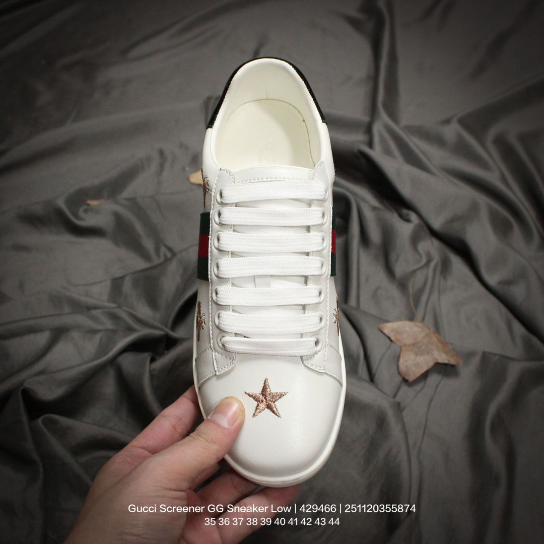 💰140
GUCCI/古驰 采用软感磨砂小牛皮及纯棉提花布鞋面材质,正确抓绒毛巾绒内里及头层皮革灌塑PU乳胶脚垫,外置做旧效果双层TPU防变形橡胶大底❗️意大利时装奢饰品牌·古驰Gucci Screener GG Sneaker Low 经典原型系列复古百搭老爹休闲板鞋 429466
类型:男女鞋
码数:35 36 37 38 39 40 41 42 43 44
编码:251120355.874