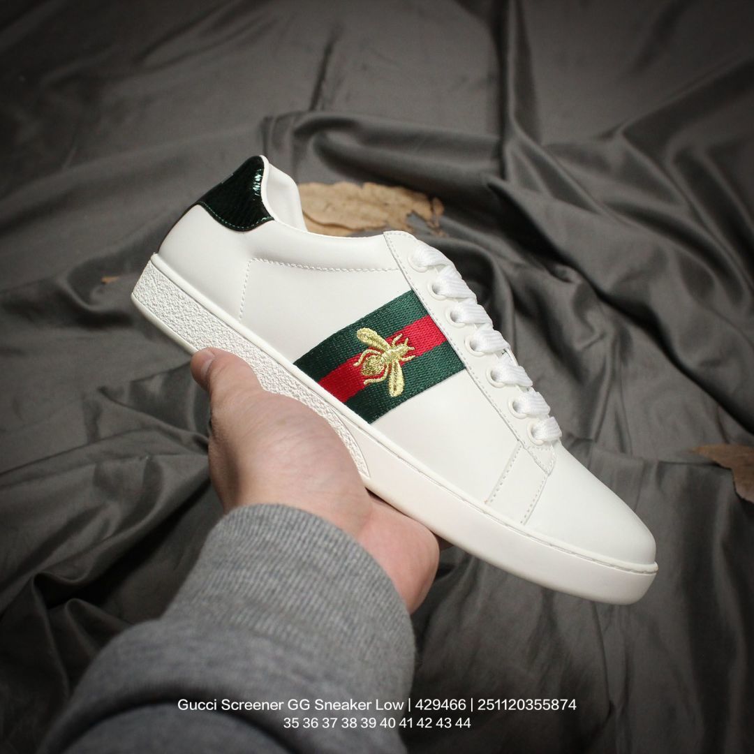 💰140
GUCCI/古驰 采用软感磨砂小牛皮及纯棉提花布鞋面材质,正确抓绒毛巾绒内里及头层皮革灌塑PU乳胶脚垫,外置做旧效果双层TPU防变形橡胶大底❗️意大利时装奢饰品牌·古驰Gucci Screener GG Sneaker Low 经典原型系列复古百搭老爹休闲板鞋 429466
类型:男女鞋
码数:35 36 37 38 39 40 41 42 43 44
编码:251120355.874