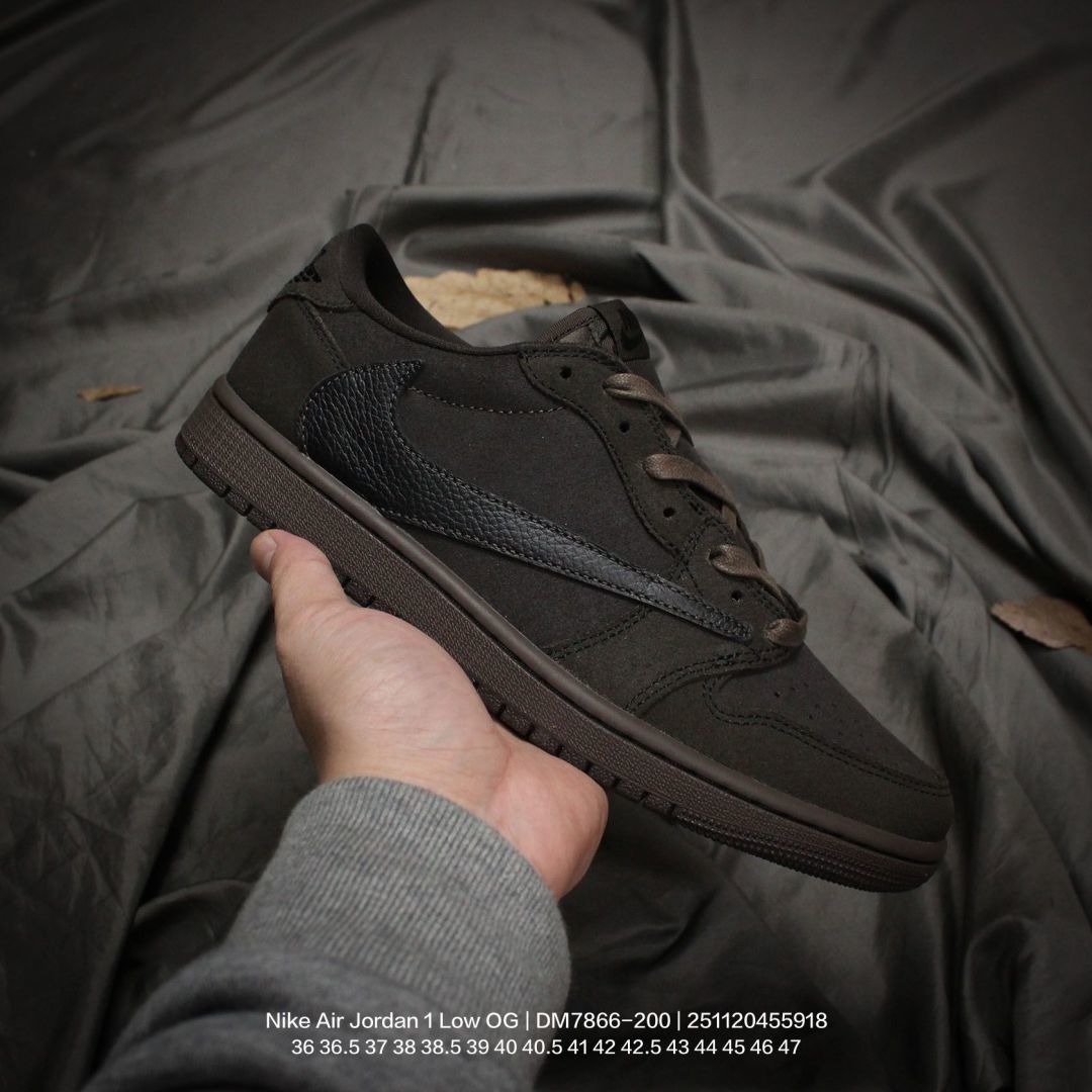 💰230
Jordan/乔丹 升级全新原装窄版楦型原档案原数据开发,采用荔枝纹磨砂革鞋面材质,原厂立体填充鞋舌海绵,中底注胶孔及缜密中底拉帮工艺,原数据内置气垫及耐磨橡胶大底❗全新10.0倒钩配色!当红嘻哈歌手特拉维斯·斯科特携手Travis Scott x Nike Air Jordan 1 Low OG"Medium Olive"AJ1乔丹一代经典低帮文化百搭休闲运动篮球鞋“TS联名反转橄榄绿白黑倒钩10.0 DM7866-200
类型:男女鞋
码数:36 36.5 37 38 38.5 39 40 40.5 41 42 42.5 43 44 45 46 47
编码:251120455.918