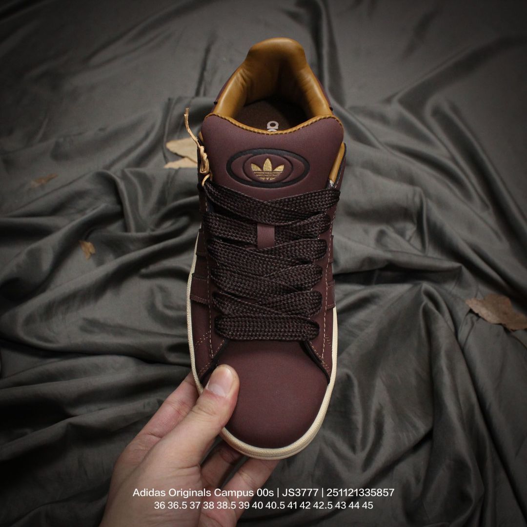 💰120
Adidas/阿迪达斯 男女鞋半码制,采用荔枝纹纤维革鞋面材质,内嵌欧索莱Ortholite® 混合(再生)鞋垫,外置RB防滑耐磨橡胶大底❗️潮流我熟,面包鞋就选这款!阿迪达斯Adidas Originals Campus 00s 学院系列面包风经典复古低帮百搭休闲运动板鞋“ JS3777
类型:男女鞋
码数:36 36.5 37 38 38.5 39 40 40.5 41 42 42.5 43 44 45
编码:251121335.857