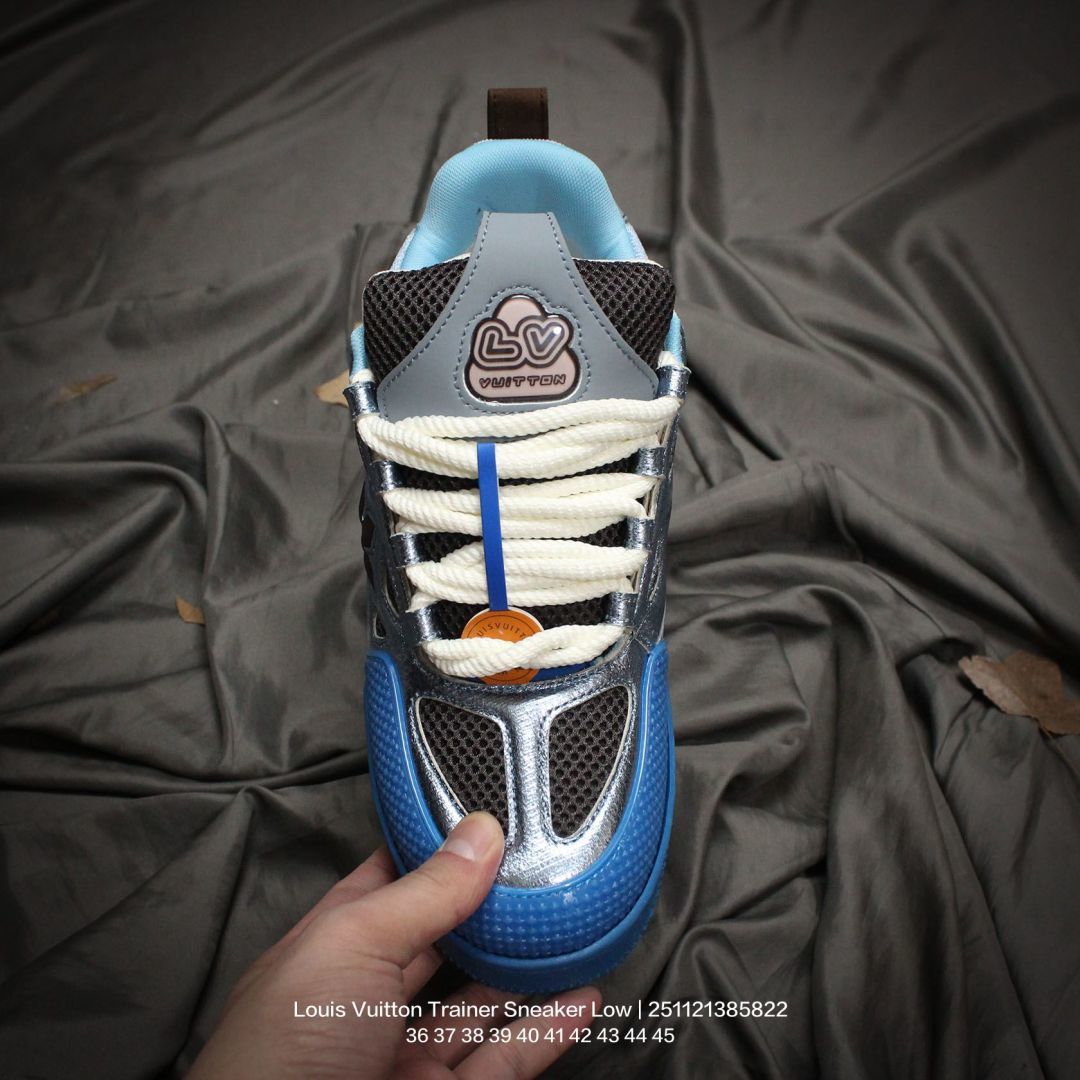 💰170
Louis Vuitton/路易威登 男女鞋配置厚实抽屉礼品鞋盒,采用荔枝纹纤维革组合粒面牛剖革鞋面材质,鞋垫嵌入软脚感EVA物料,外置TPR光泽隔色鞋底❗法国巴黎百年奢侈品牌LV路易威登Louis Vuitton Trainer Sneaker Low 运动系列低帮复古百搭休闲运动文化篮球板鞋“
类型:男女鞋
码数:36 37 38 39 40 41 42 43 44 45
编码:251121385.822