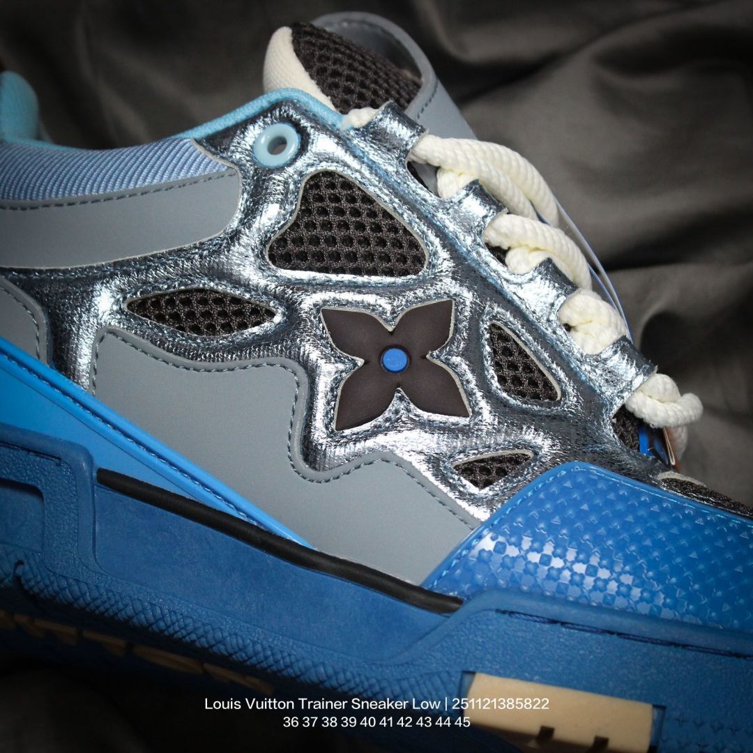 💰170
Louis Vuitton/路易威登 男女鞋配置厚实抽屉礼品鞋盒,采用荔枝纹纤维革组合粒面牛剖革鞋面材质,鞋垫嵌入软脚感EVA物料,外置TPR光泽隔色鞋底❗法国巴黎百年奢侈品牌LV路易威登Louis Vuitton Trainer Sneaker Low 运动系列低帮复古百搭休闲运动文化篮球板鞋“
类型:男女鞋
码数:36 37 38 39 40 41 42 43 44 45
编码:251121385.822