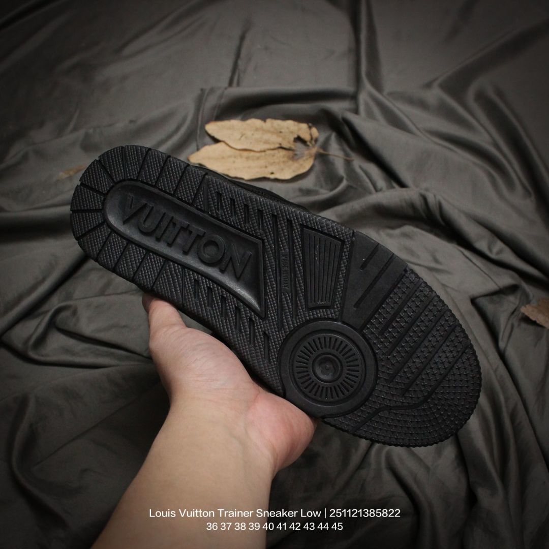 💰170
Louis Vuitton/路易威登 男女鞋配置厚实抽屉礼品鞋盒,采用荔枝纹纤维革组合粒面牛剖革鞋面材质,鞋垫嵌入软脚感EVA物料,外置TPR光泽隔色鞋底❗法国巴黎百年奢侈品牌LV路易威登Louis Vuitton Trainer Sneaker Low 运动系列低帮复古百搭休闲运动文化篮球板鞋“
类型:男女鞋
码数:36 37 38 39 40 41 42 43 44 45
编码:251121385.822