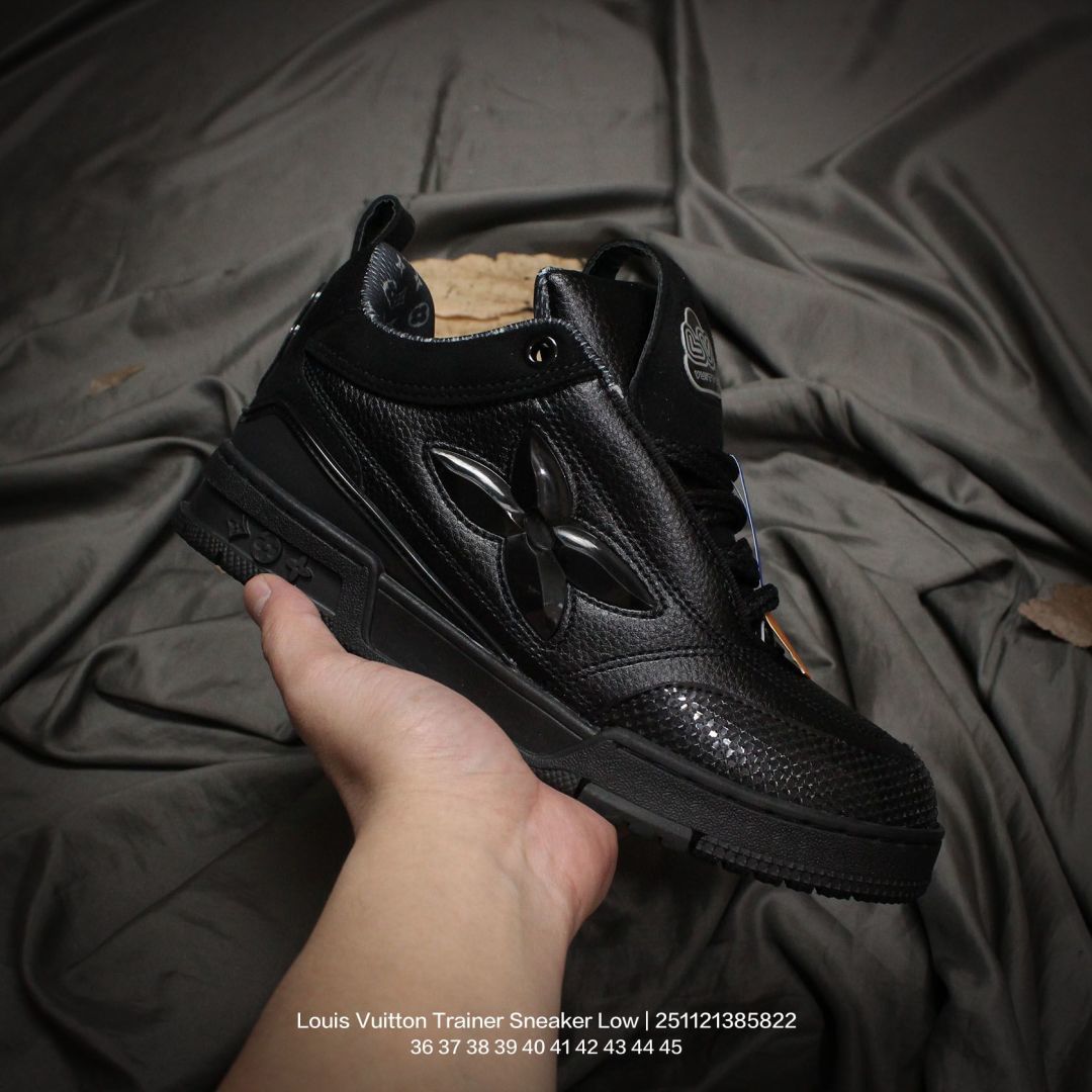 💰170
Louis Vuitton/路易威登 男女鞋配置厚实抽屉礼品鞋盒,采用荔枝纹纤维革组合粒面牛剖革鞋面材质,鞋垫嵌入软脚感EVA物料,外置TPR光泽隔色鞋底❗法国巴黎百年奢侈品牌LV路易威登Louis Vuitton Trainer Sneaker Low 运动系列低帮复古百搭休闲运动文化篮球板鞋“
类型:男女鞋
码数:36 37 38 39 40 41 42 43 44 45
编码:251121385.822