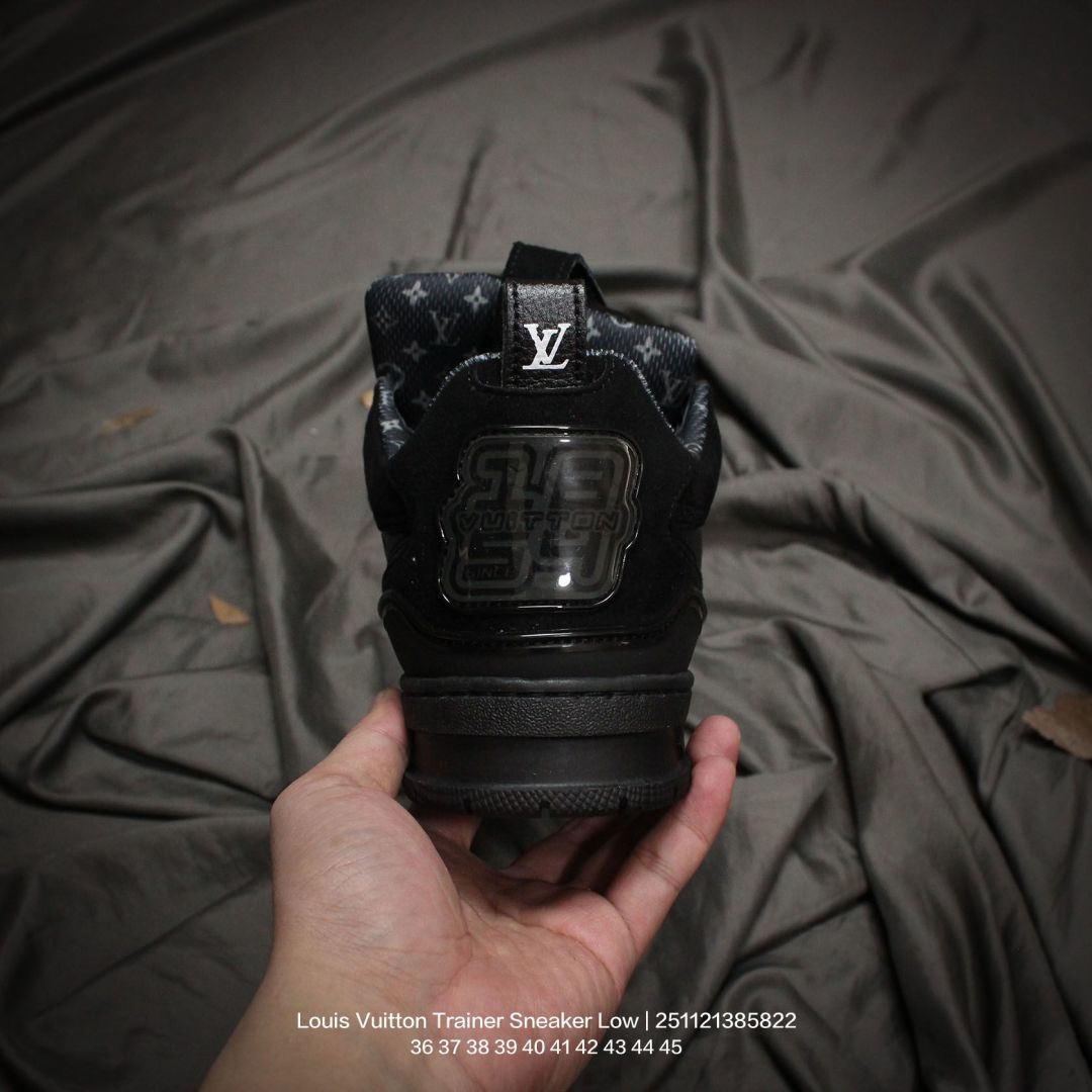 💰170
Louis Vuitton/路易威登 男女鞋配置厚实抽屉礼品鞋盒,采用荔枝纹纤维革组合粒面牛剖革鞋面材质,鞋垫嵌入软脚感EVA物料,外置TPR光泽隔色鞋底❗法国巴黎百年奢侈品牌LV路易威登Louis Vuitton Trainer Sneaker Low 运动系列低帮复古百搭休闲运动文化篮球板鞋“
类型:男女鞋
码数:36 37 38 39 40 41 42 43 44 45
编码:251121385.822