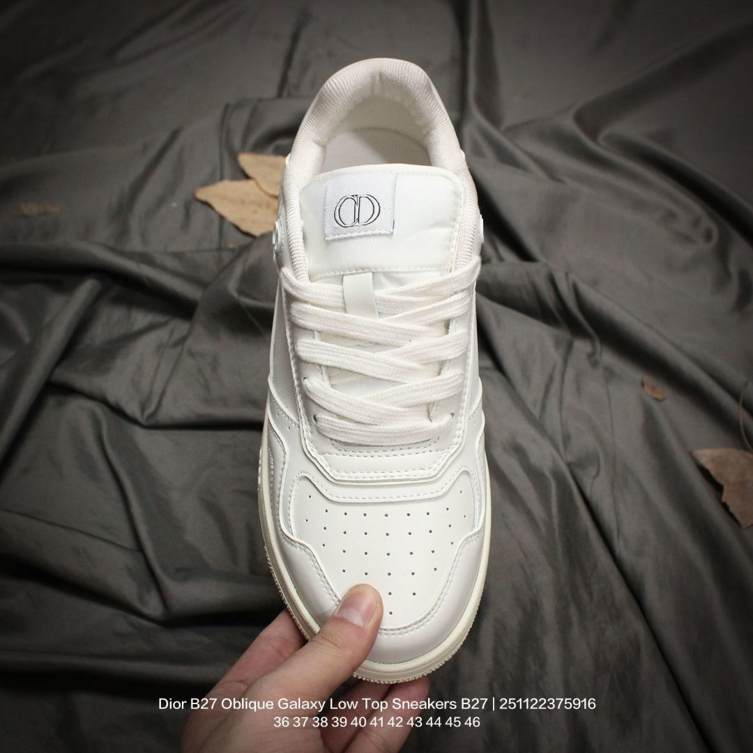 💰160
Dior/迪奥 采用荔枝皮皮革组合皮鞋面材质,吸汗网布贴合PU高弹发泡增高鞋垫,独家开发组合TR光泽耐韧隔色橡胶鞋底❗️法国高奢时装品牌·迪奥/Dior B27 Oblique Galaxy Low Top Sneakers B27系列低帮复古真皮百搭运动休闲板鞋
类型:男女鞋
码数:36 37 38 39 40 41 42 43 44 45 46
编码:251122375.916