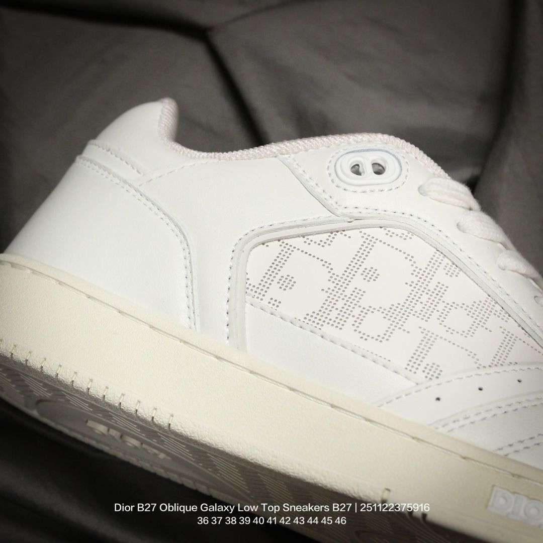 💰160
Dior/迪奥 采用荔枝皮皮革组合皮鞋面材质,吸汗网布贴合PU高弹发泡增高鞋垫,独家开发组合TR光泽耐韧隔色橡胶鞋底❗️法国高奢时装品牌·迪奥/Dior B27 Oblique Galaxy Low Top Sneakers B27系列低帮复古真皮百搭运动休闲板鞋
类型:男女鞋
码数:36 37 38 39 40 41 42 43 44 45 46
编码:251122375.916