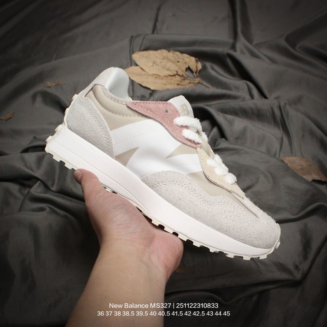 💰95
New Balance/新百伦 男女鞋半码制,采用翻毛皮与纤维革料拼接构成鞋面材质,中底高弹EVA发泡材质加持满丁防滑橡胶外底❗️上世纪 70 年代的意大利街头风格!NB新百伦New Balance MS327系列低帮复古休闲运动慢跑鞋“米灰奶茶棕
类型:男女鞋
码数:36 37 38 38.5 39.5 40 40.5 41.5 42 42.5 43 44 45
编码:251122310.833