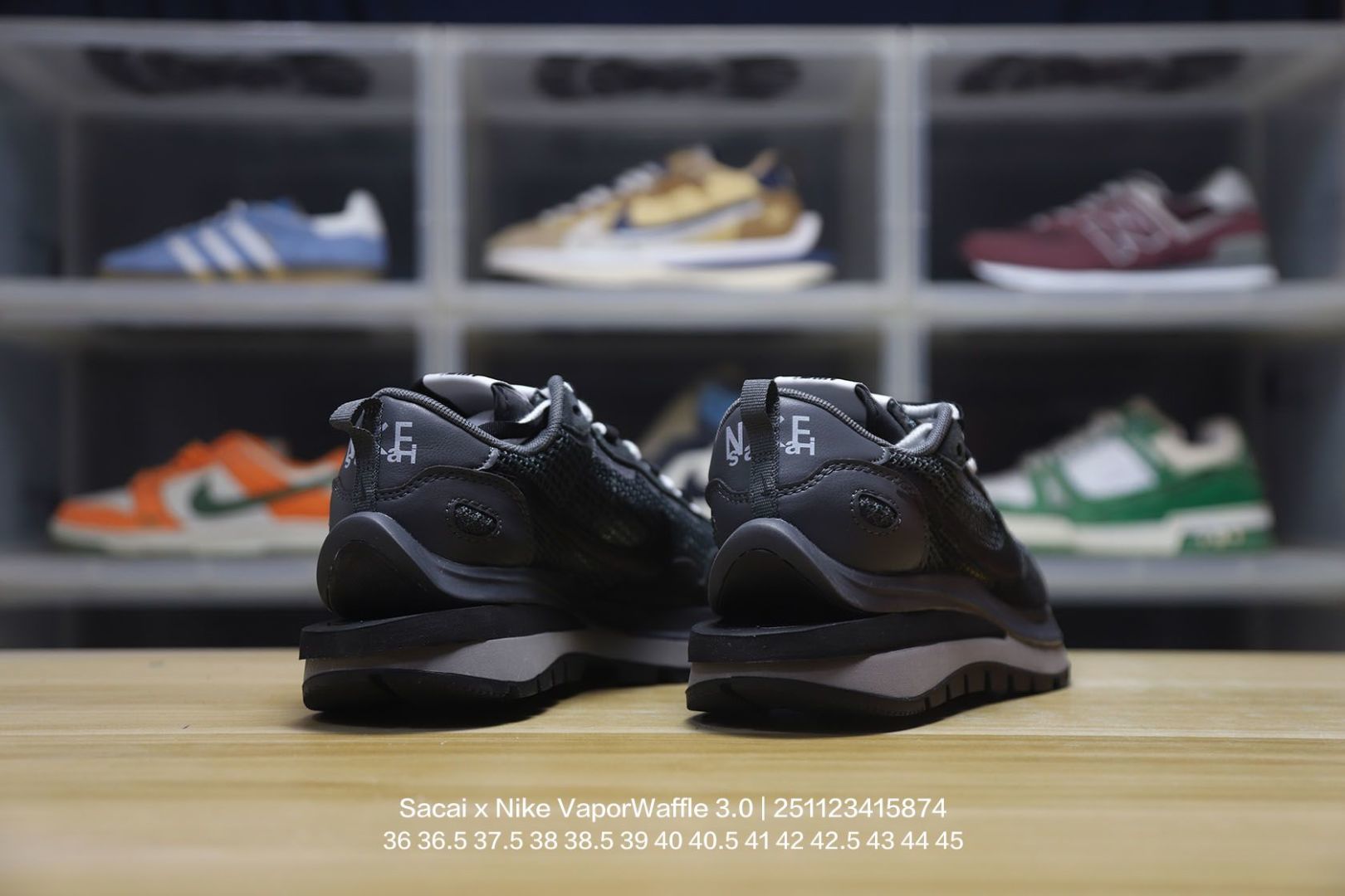 💰190
Nike/耐克 原厂机台飞织网纱鞋面材质,东莞百宏织唛双鞋舌标,正确数据印转工艺,钩子的边缘描漆整齐,独立私模正确五层分离大底,中底嵌入超轻发泡EVA缓震材质及V型TPU稳固支持架,双层进口无味切片打磨组合鞋底,外置超国标95%橡胶外底❗再掀解构热潮,潮流时尚增高利器❗联名日式解构美学小众时装品牌Sacai x Nike VaporWaffle 3.0"Royal Fuchsia"系列改良马拉松变形解构前卫设计五层底休闲运动慢跑鞋“透吸浅灰黑红宝蓝大重叠双钩子”
类型:男女鞋
码数:36 36.5 37.5 38 38.5 39 40 40.5 41 42 42.5 43 44 45
编码:251123415.874